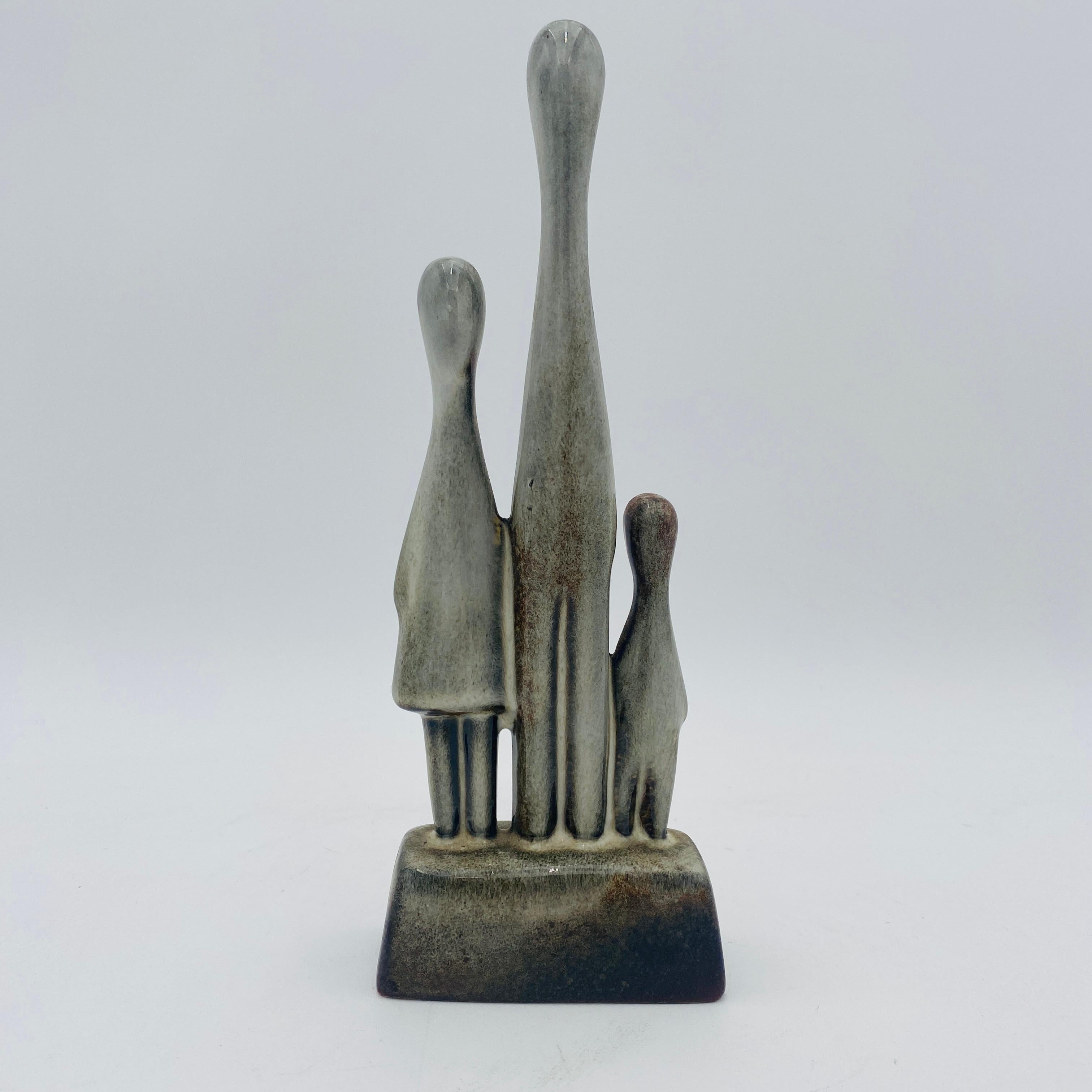 Familia de tres esculturas de porcelana de Howard Pierce en venta 5