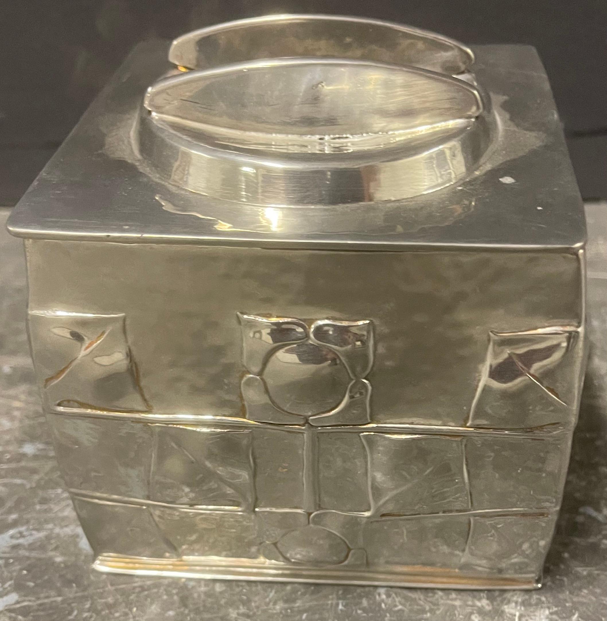célèbre boîte d'Archibald Knox Bon état - En vente à Munich, DE