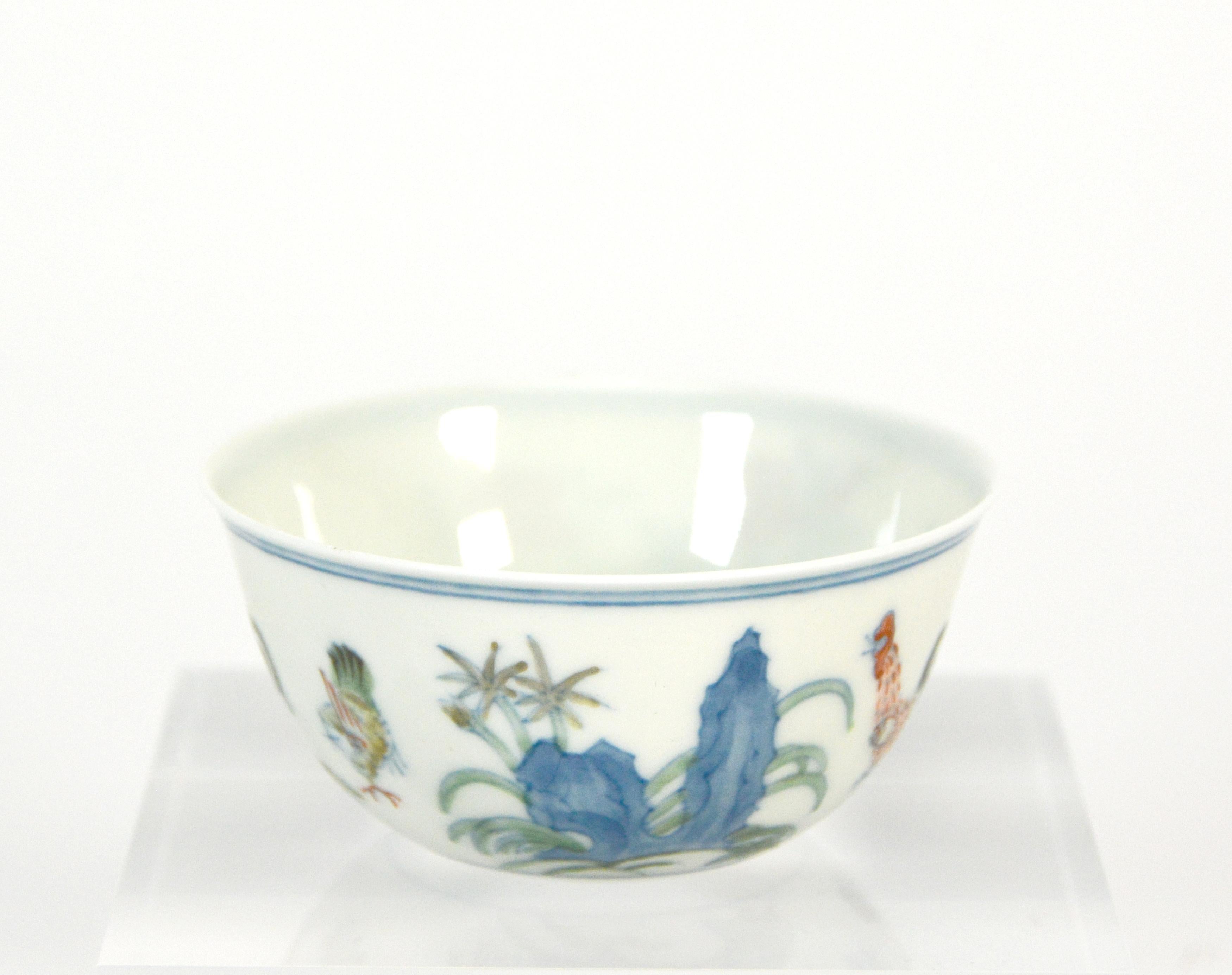 Magnífica Taza de Pollo de Porcelana Chenghua Doucai Estilo Ming Chino

Ampliamente considerada como uno de los ejemplos de porcelana más venerados a lo largo de los siglos, esta taza está delicadamente elaborada con impecables lados translúcidos