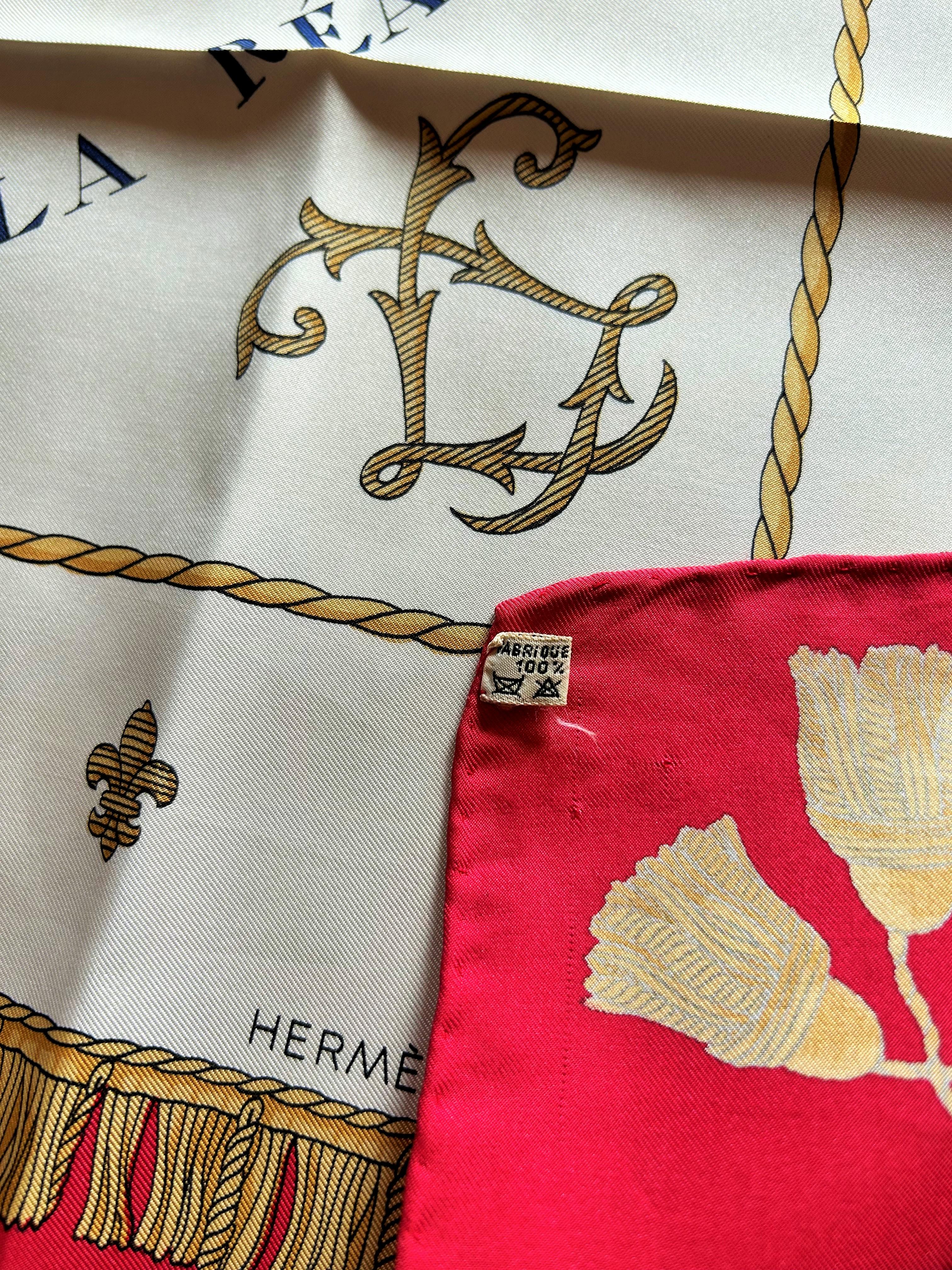 Famoso foulard di Hermès intitolato La Réale by Hugo Grygkar con la sua scatola CIRCA 1990 in vendita 8