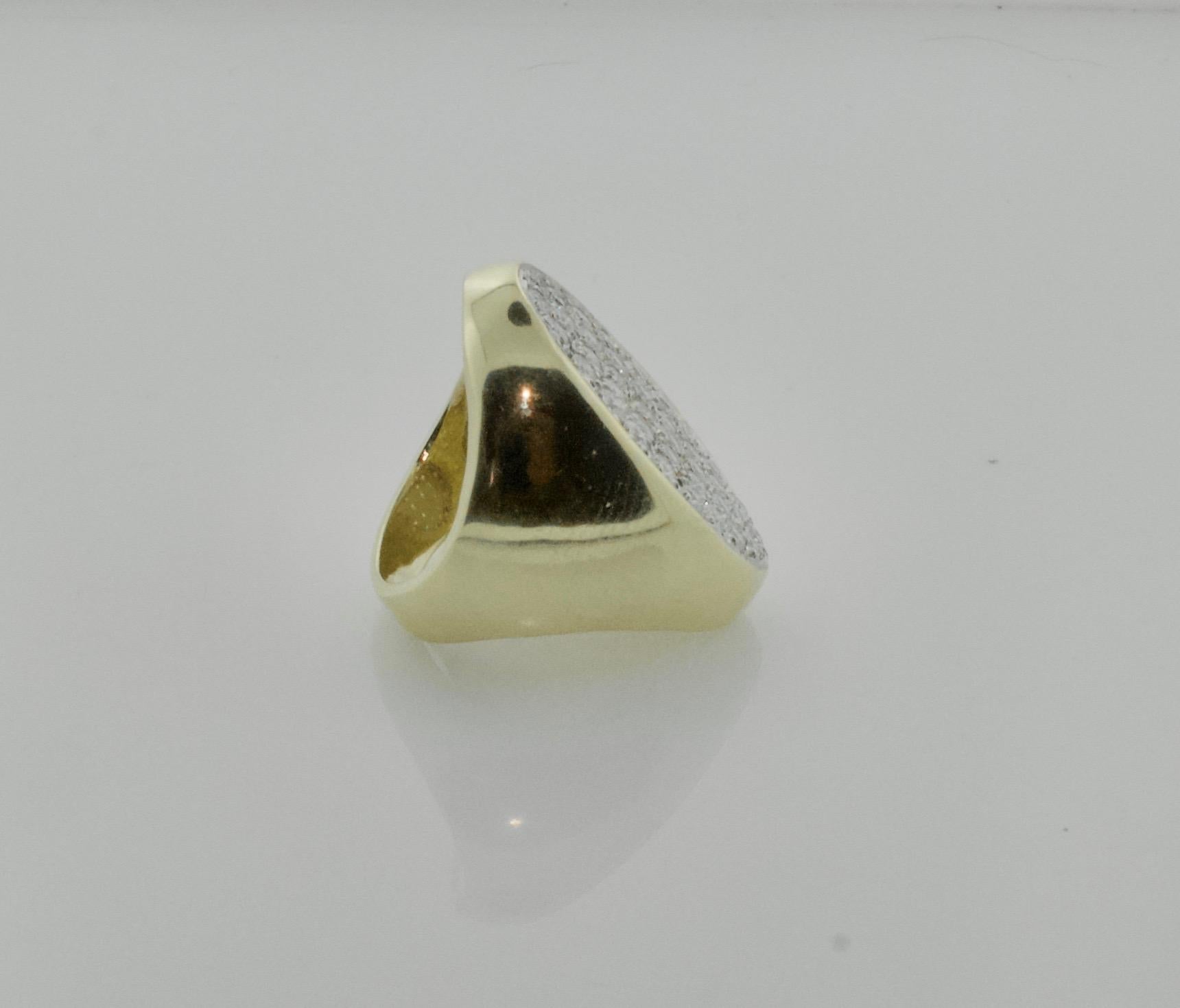 Round Cut Pave Diamond Ring in 18 Karat 2.00 Carat in 18 Karat For Sale