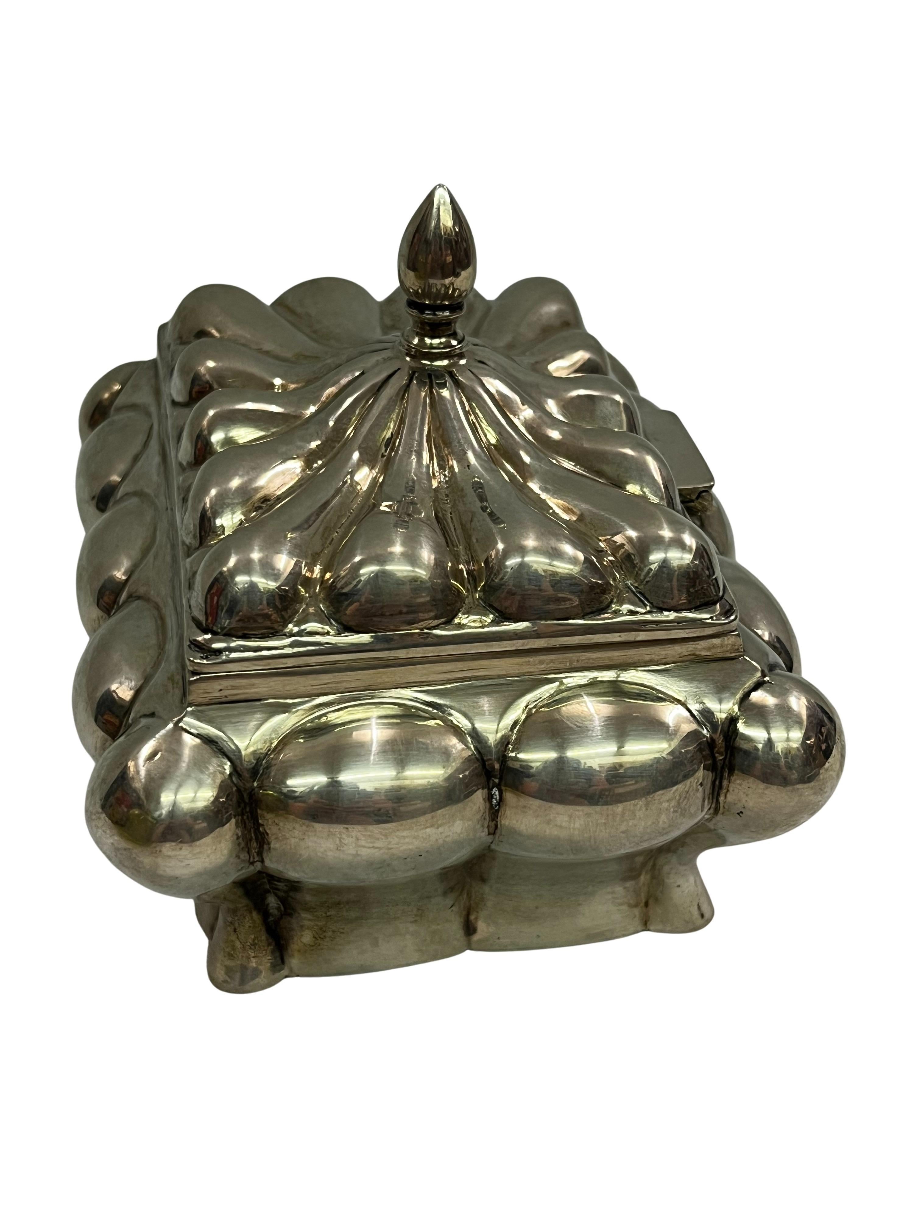Jugendstil Famosa zuccheriera in argento massiccio, placca d'oro, marchio della testa di Diana, Austria Ungheria in vendita