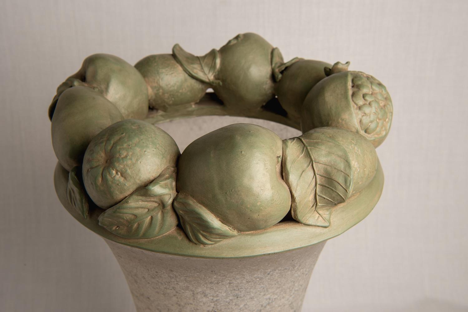 Lampe de table en verre sablé avec  fruits en céramique/terre cuite du célèbre artiste italien Zaccagnini -
C'est comme une sculpture sur votre meuble.
Il n'est PAS nécessaire de changer l'alimentation, mais d'utiliser également vos lampes avec 110