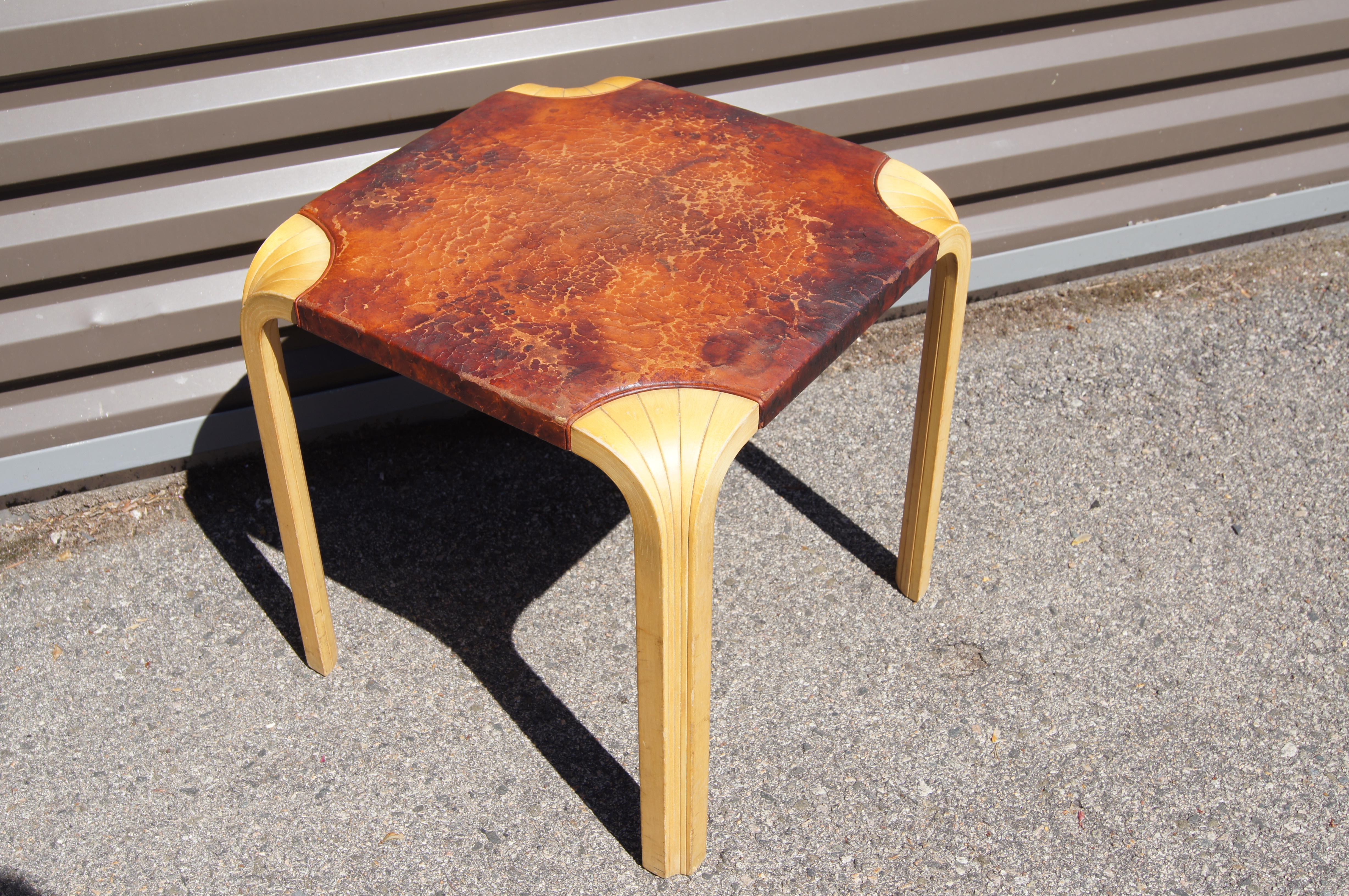 Mid-20th Century Fan Leg Side Table, Model X601, in Birch and Leather by Alvar Aalto for Artek For Sale
