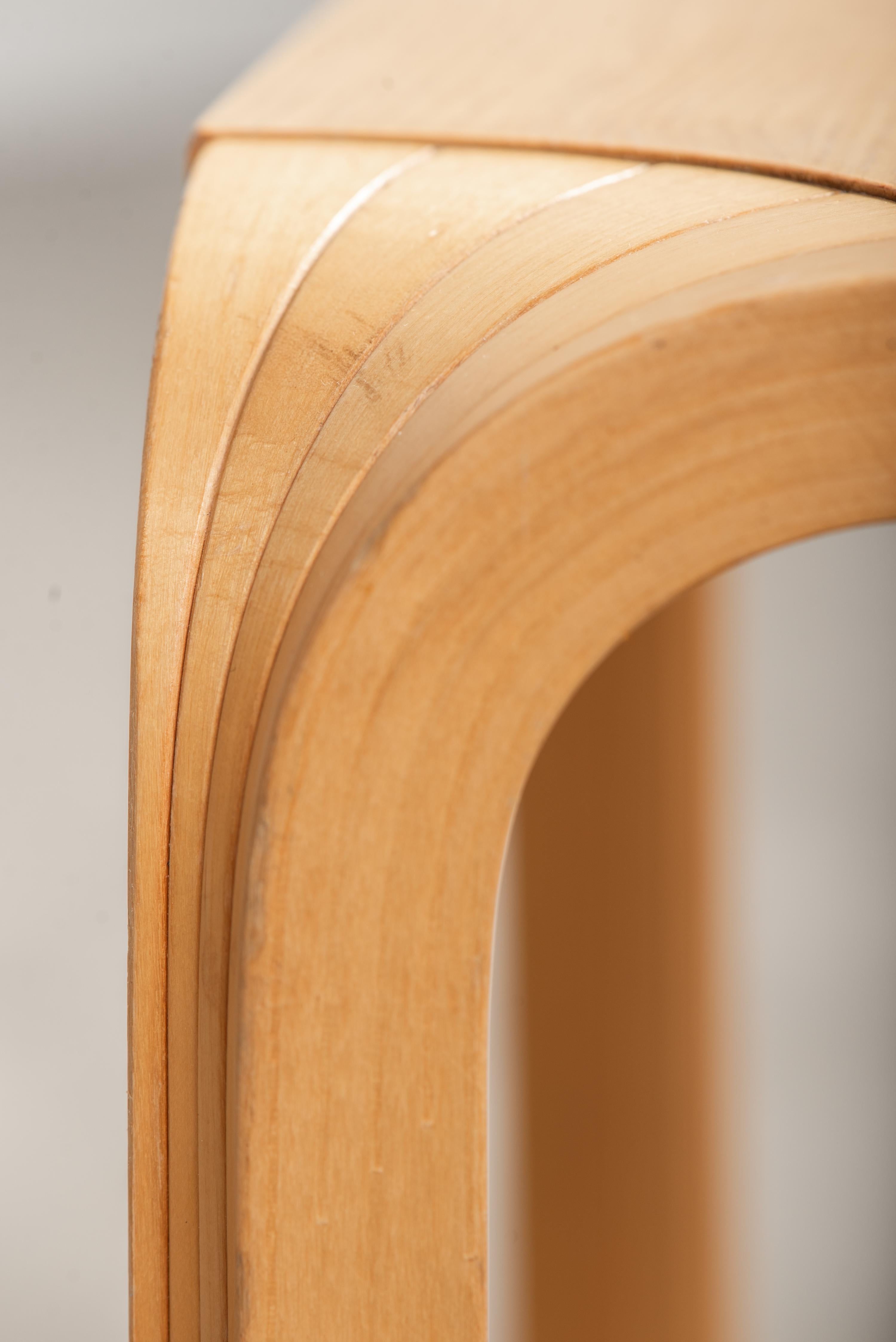 Taburete con pata de abanico X601 Alvar Aalto para Artek, Finlandia, años 60 en venta 10