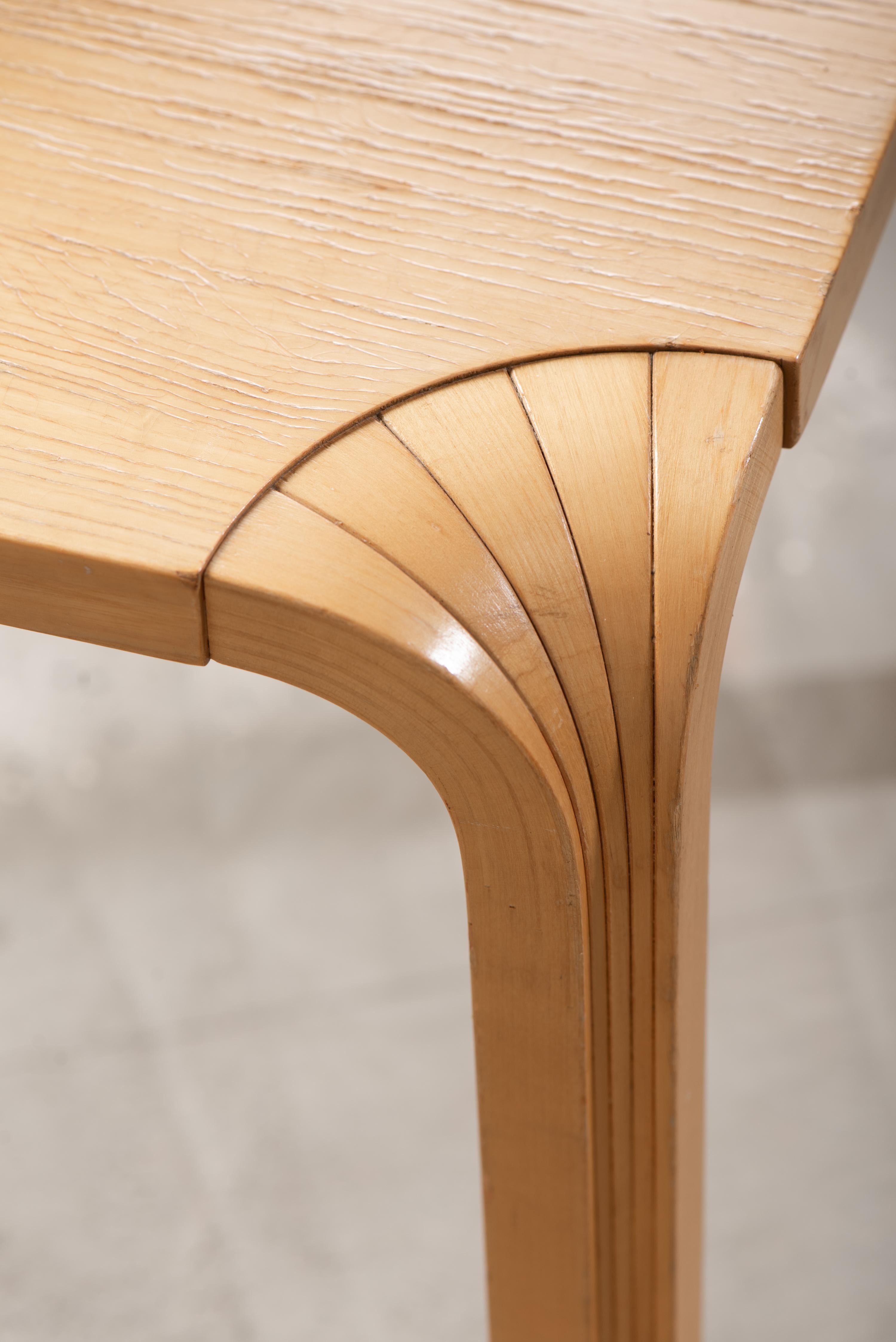 Taburete con pata de abanico X601 Alvar Aalto para Artek, Finlandia, años 60 Ceniza en venta
