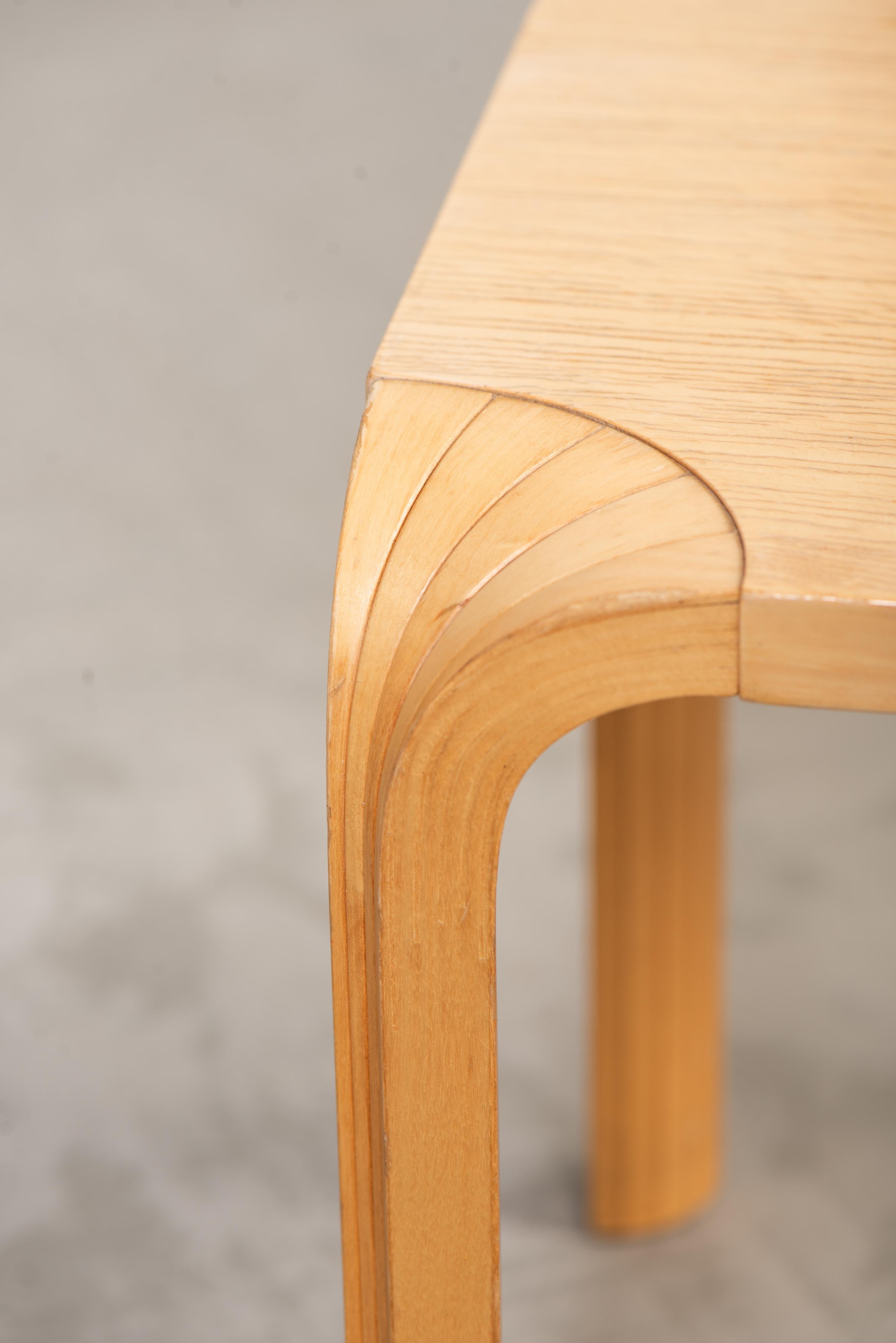 Taburete con pata de abanico X601 Alvar Aalto para Artek, Finlandia, años 60 en venta 1
