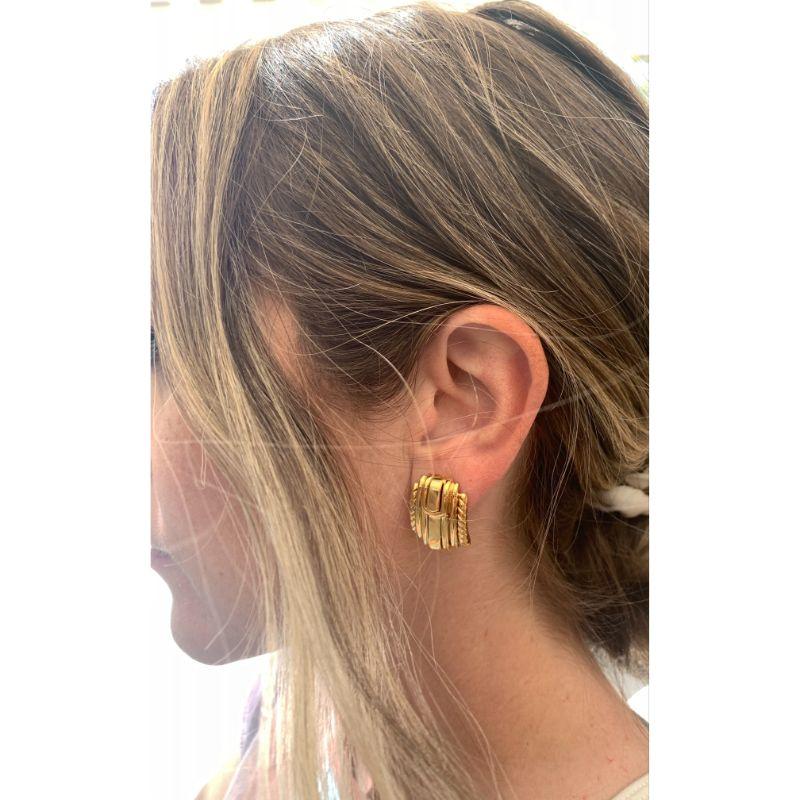 Fan Motif 18k Yellow Gold Earclips by David Webb, circa 1970s In Good Condition For Sale In Beverly Hills, CA
