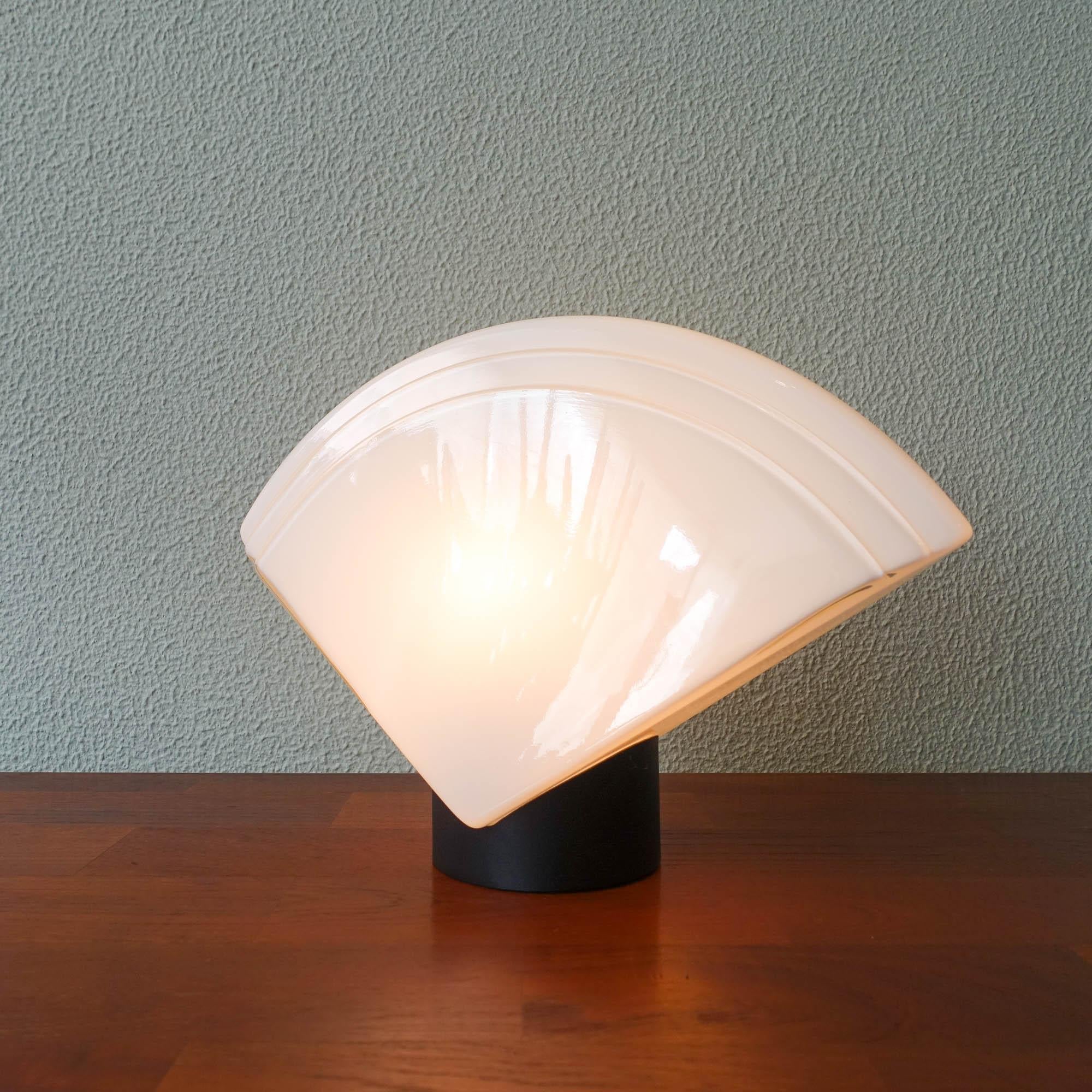 Late 20th Century Fan-Shaped AV Mazzega Murano Glass Table Lamp, 1970s For Sale