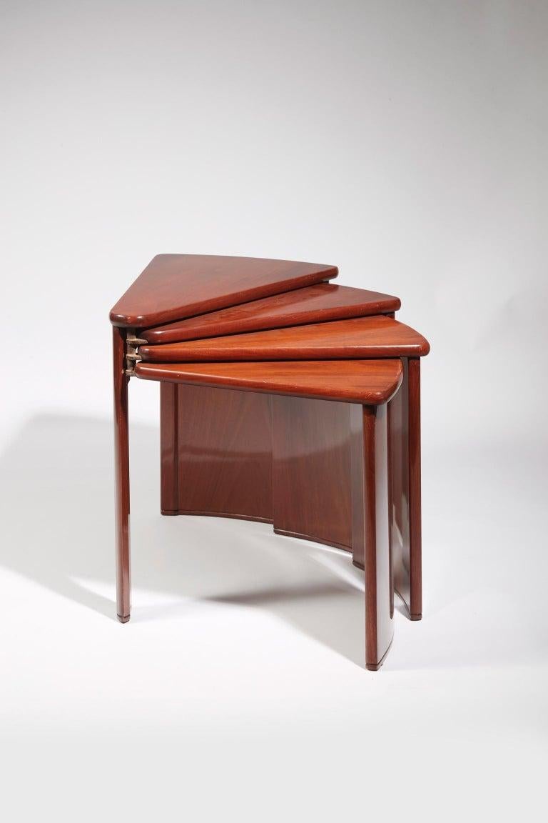 MB106 model in solid mahogany, made of four sliding components of increasing size.
Curved foot supporting a triangular plate, rotating by the tip. Stamped PC.
“Certificate of Authenticity” from Mr. Francis Lamond.