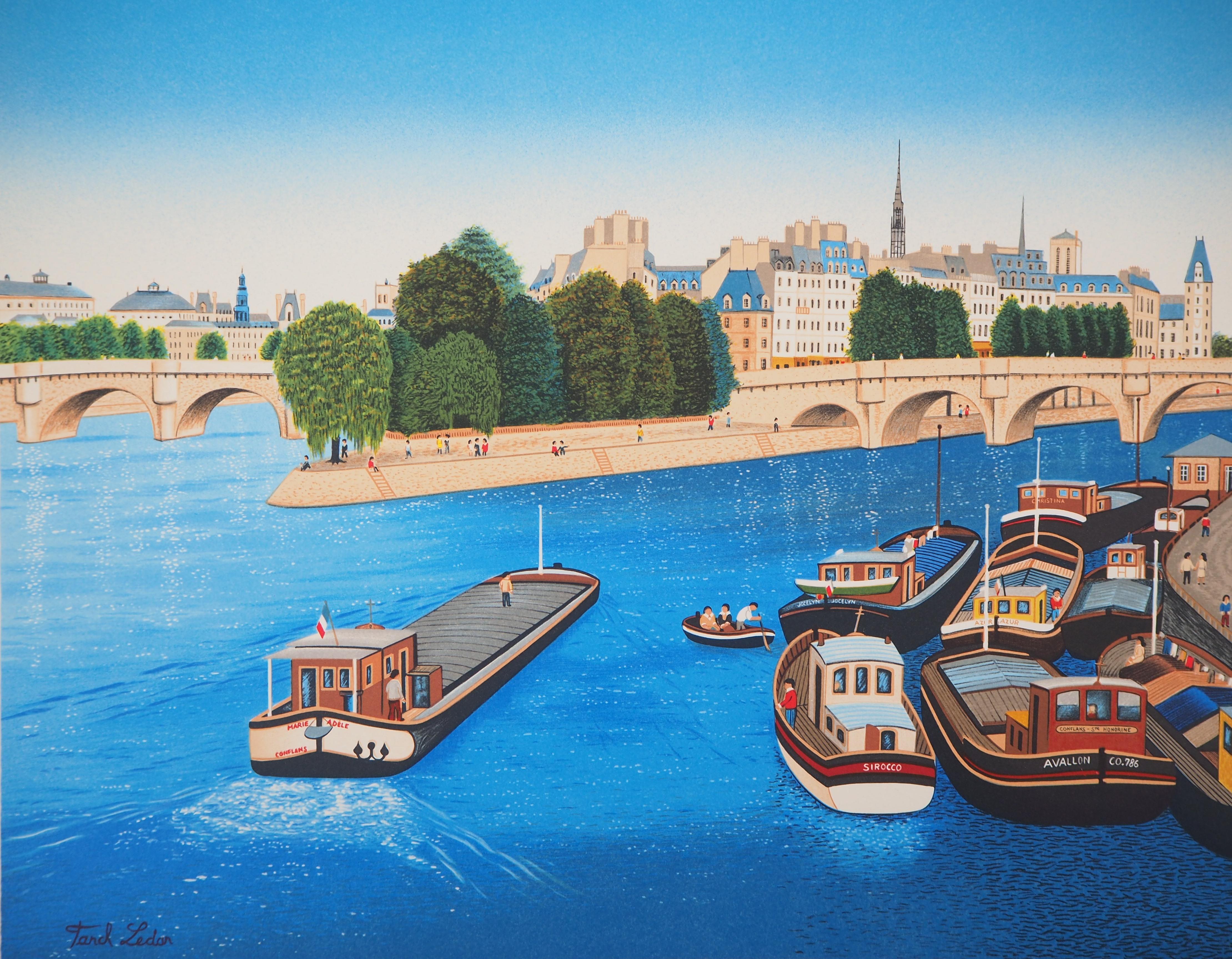 Paris, Ile Saint Louis : Le fleuve Seine, les bateaux et Notre Dame - Lithographie originale - Moderne Print par Fanch (Francois Ledan)