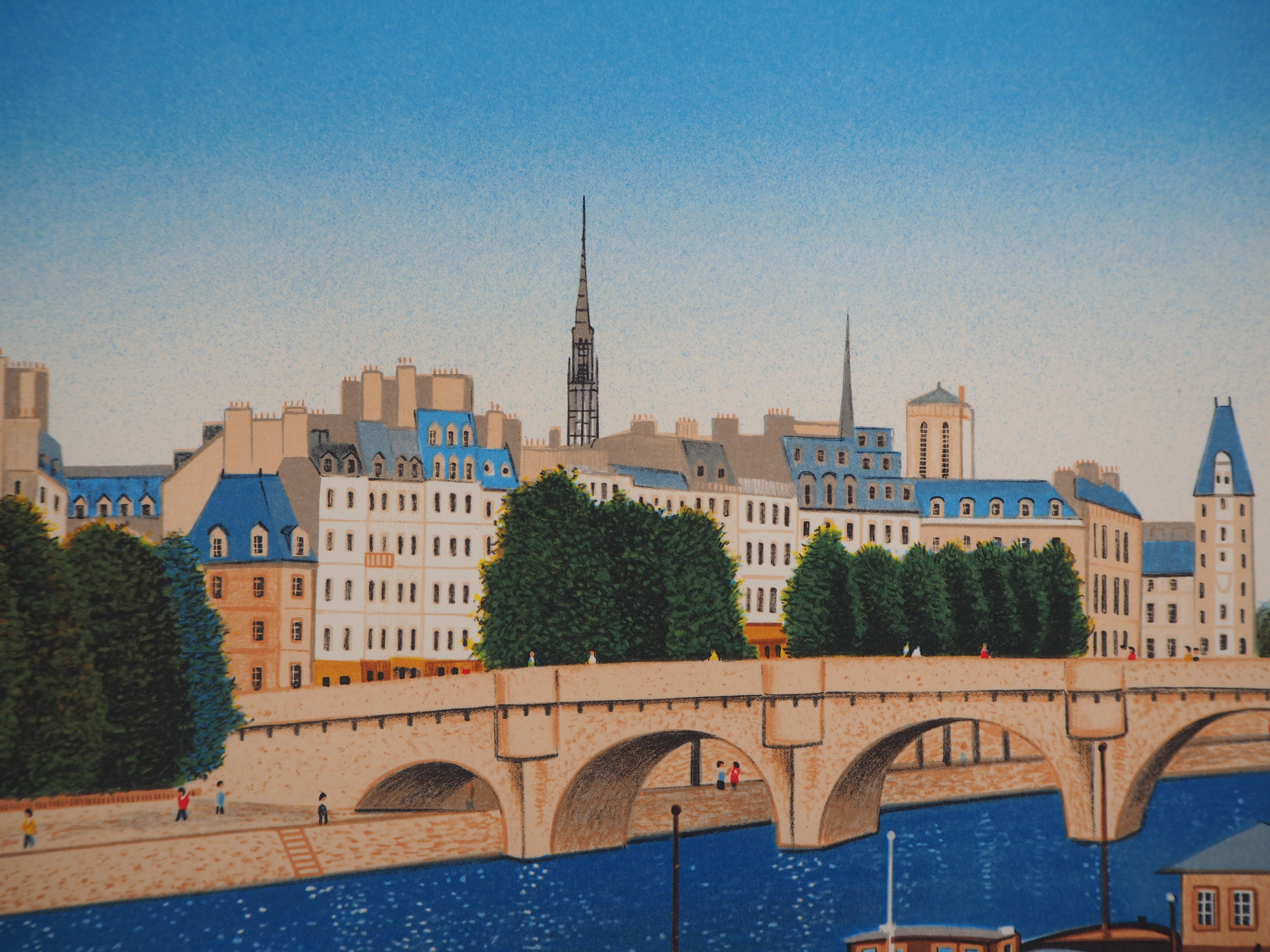 Paris, Ile Saint Louis : Le fleuve Seine, les bateaux et Notre Dame - Lithographie originale en vente 1