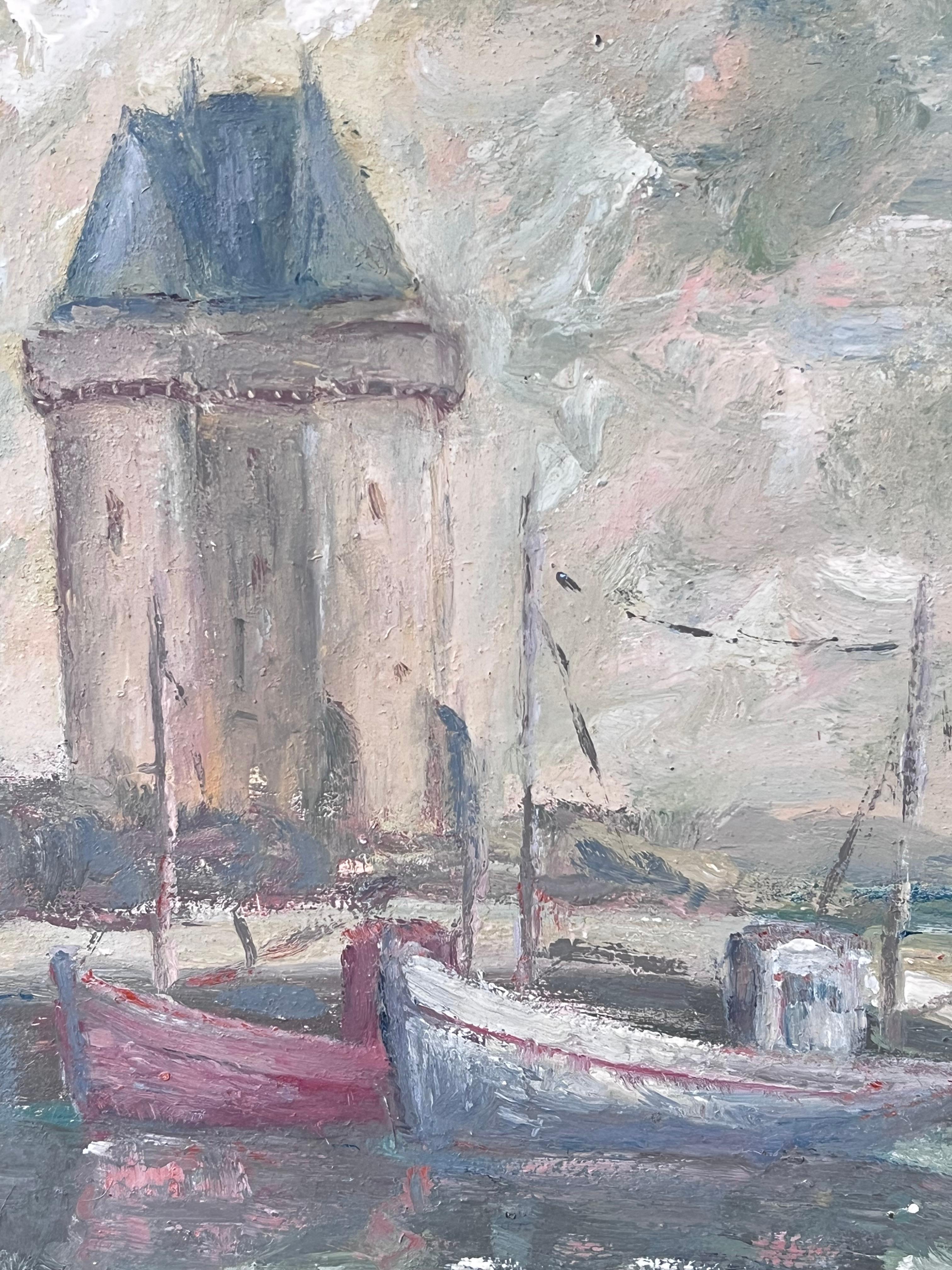 Barche attraccate sotto il faro Porto Paesaggio francese Pittura ad olio - Landscape Painting Grigio di Fanch Lel