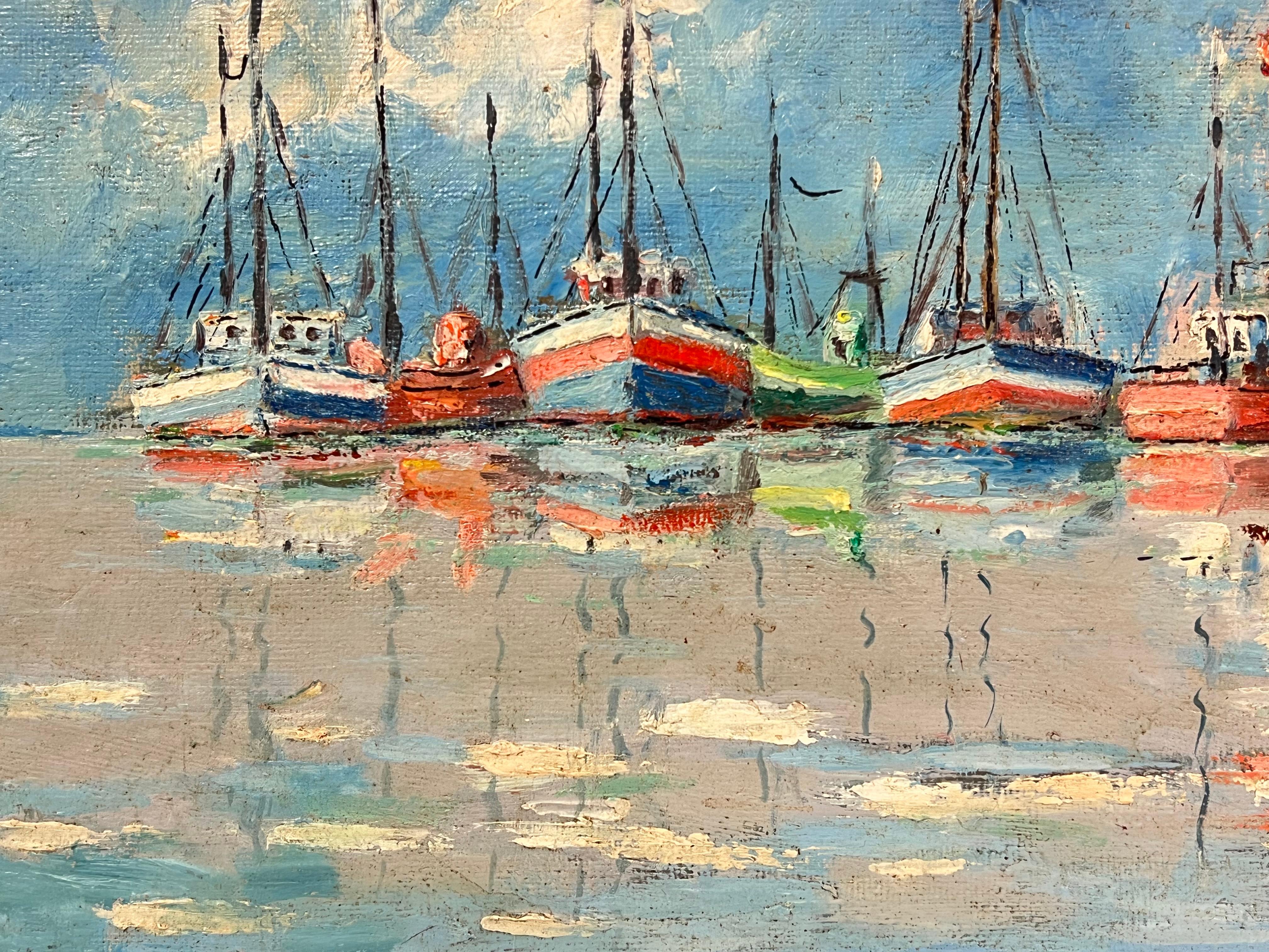 Bunte Fischenboote und Leuchtturm-Landschaftsreflexionen auf kalifornischen Gewässern im Angebot 1