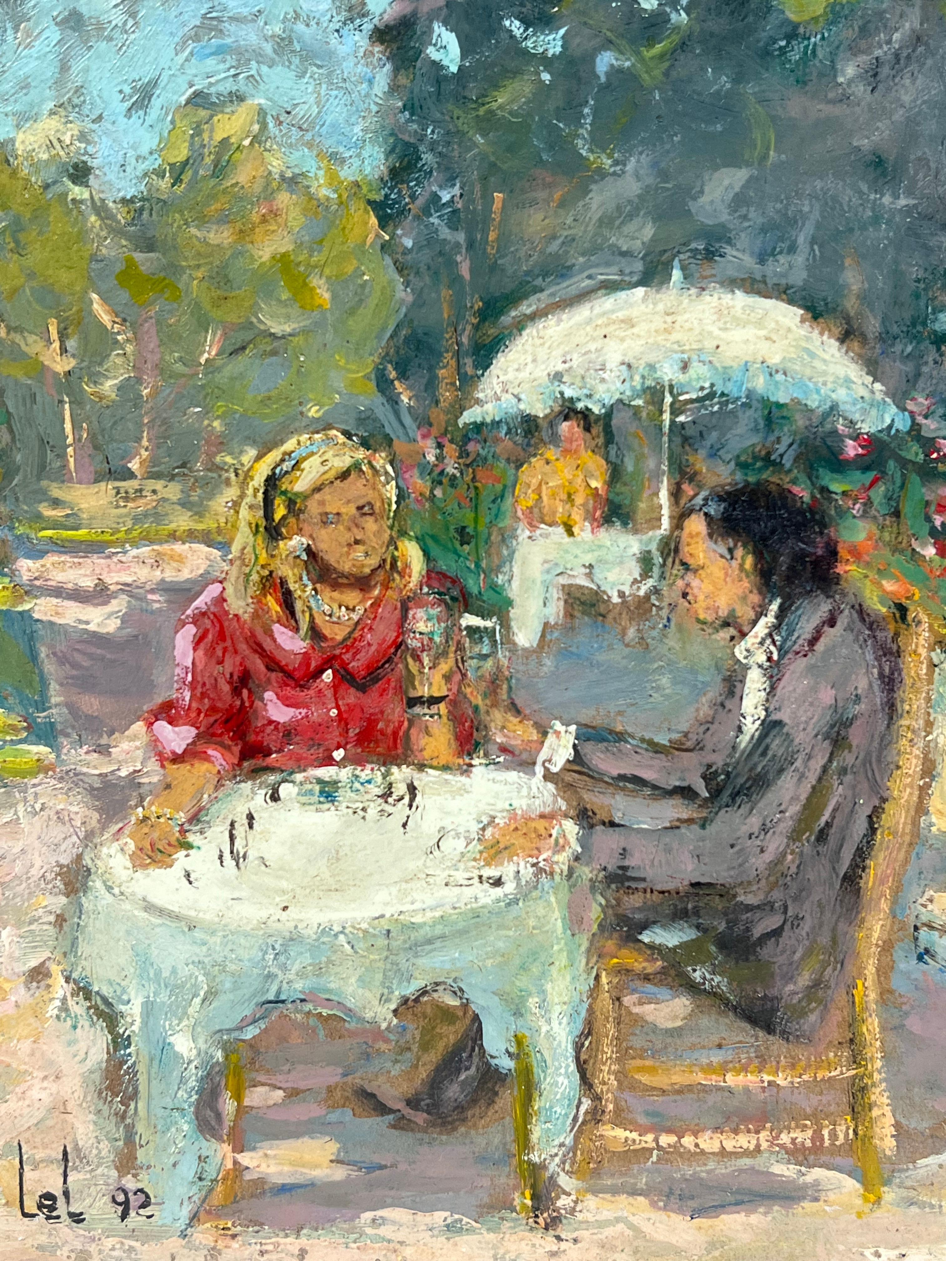 Elegante pareja en un café del jardín francés en verano Pintura al óleo - Figurative Painting Gris de Fanch Lel