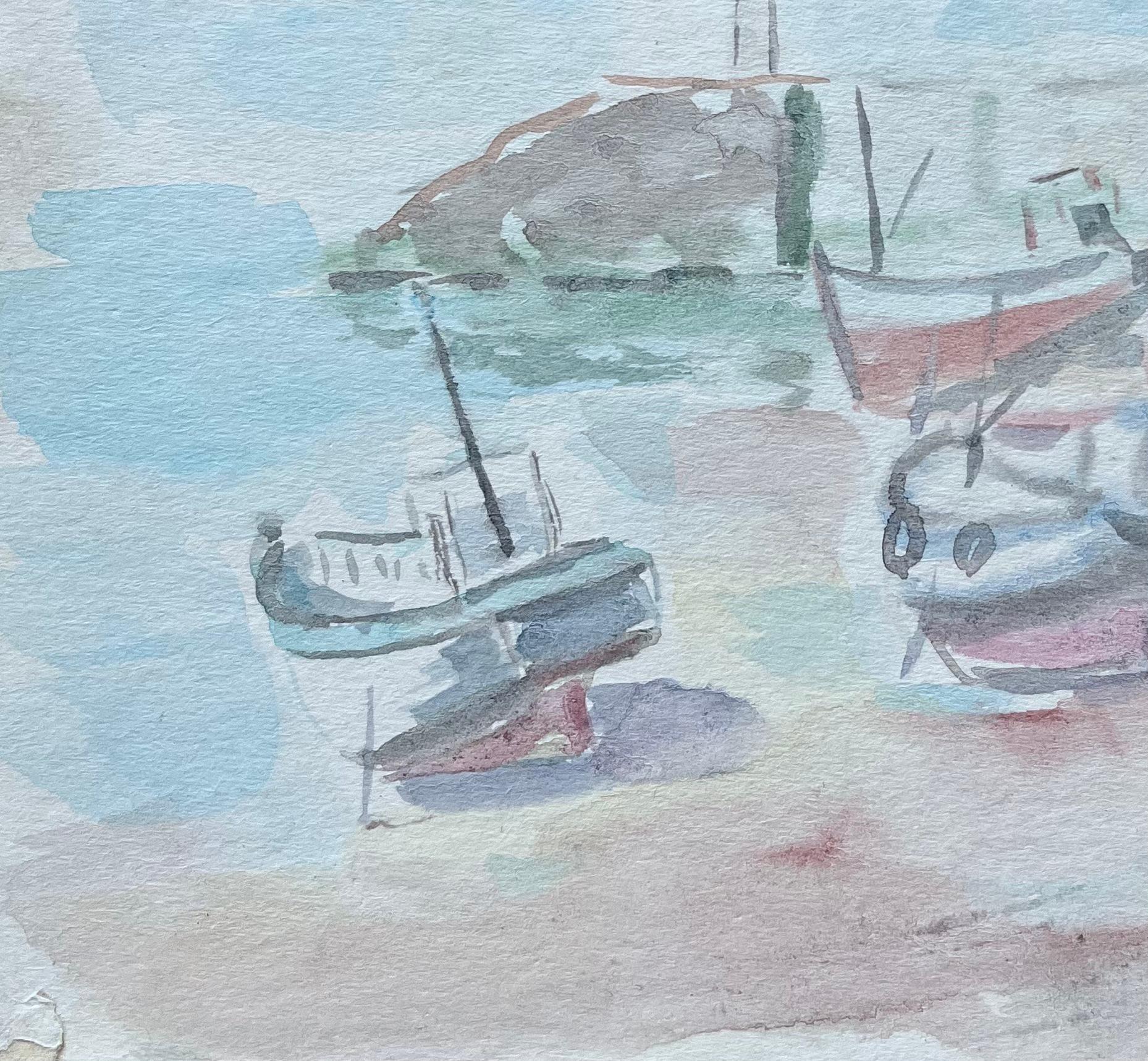 Französische Boote in niedrigem Tide mit pastellfarbenem Himmels-Aquarellgemälde (Blau), Figurative Painting, von Fanch Lel