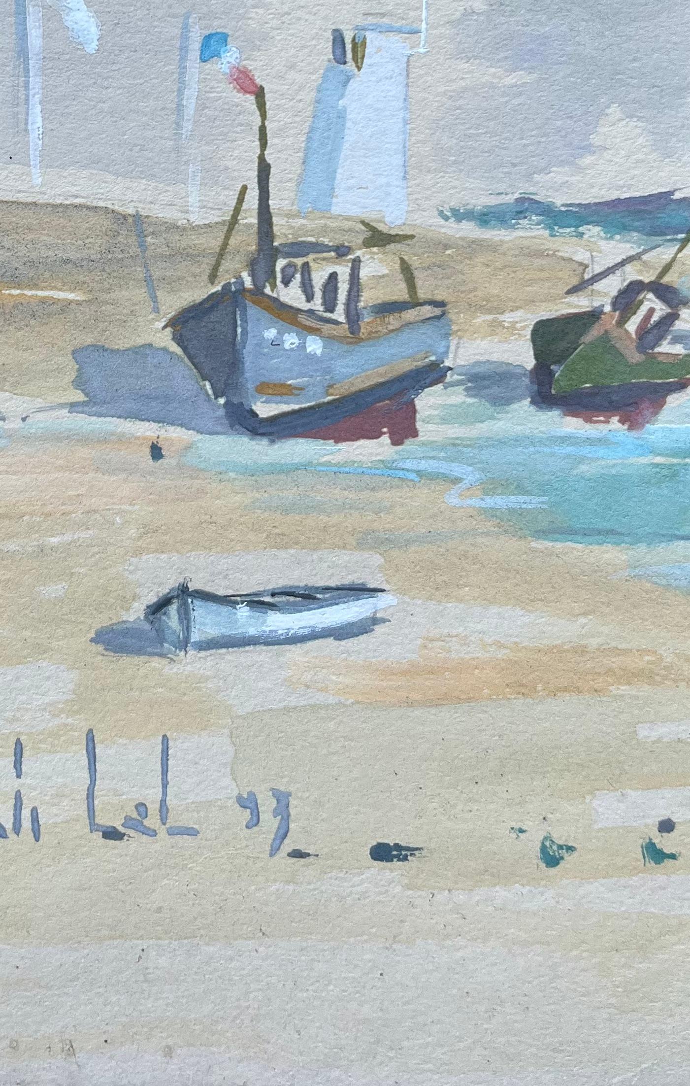 Guazzo costiero francese con barche da pesca sulla costa sotto un cielo coperto - Figurative Painting Grigio di Fanch Lel