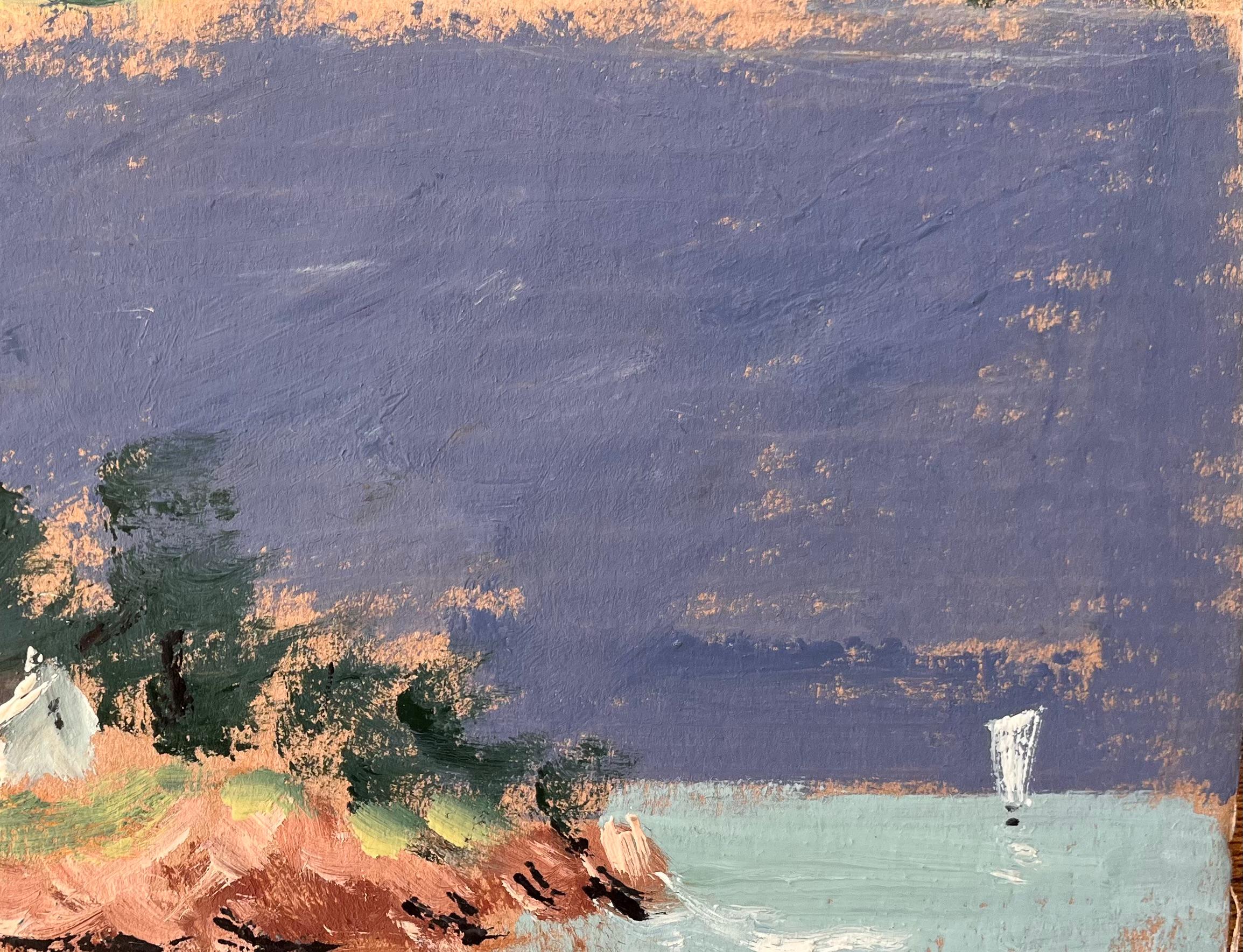 Paysage côtier français avec cottage et voilier blancs sous un ciel sombre en vente 1