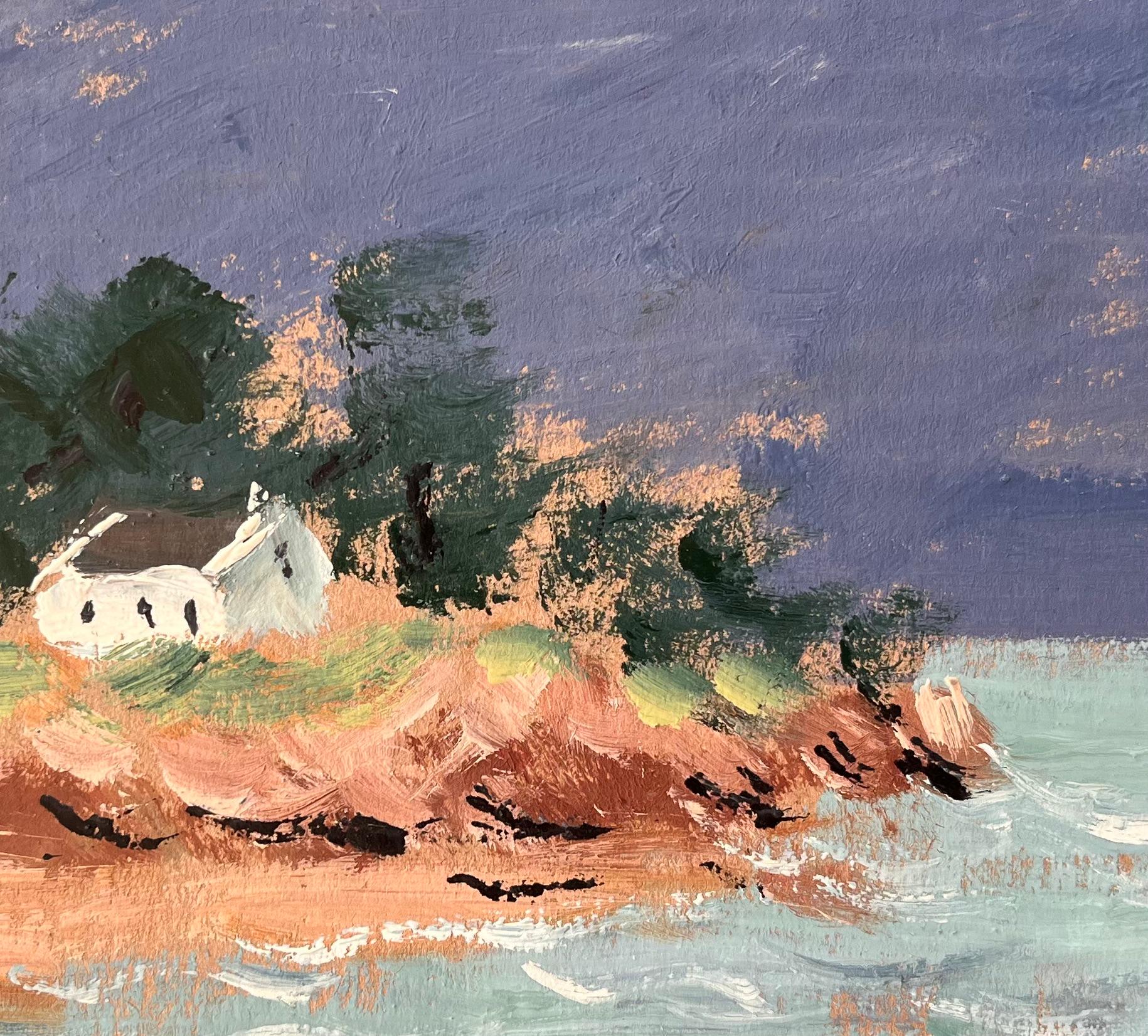 Paysage côtier français avec cottage et voilier blancs sous un ciel sombre en vente 2