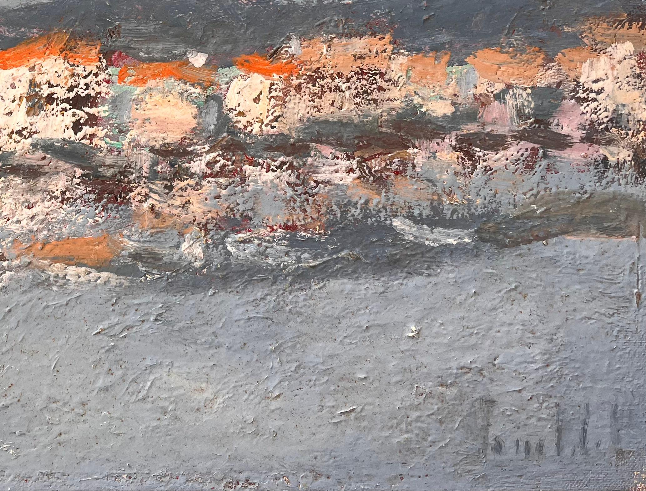 Titel: Französisches Küsten-Ölgemälde eines Dorfes am Meer mit roten Dächern, die sich im Wasser spiegeln
Von Fanch Lel
Unterschrieben: Ja
Größe: 13 x 16,25 Zoll (Höhe x Breite)
Ölgemälde auf Karton, ungerahmt
Zustand: Das Gemälde ist in gutem