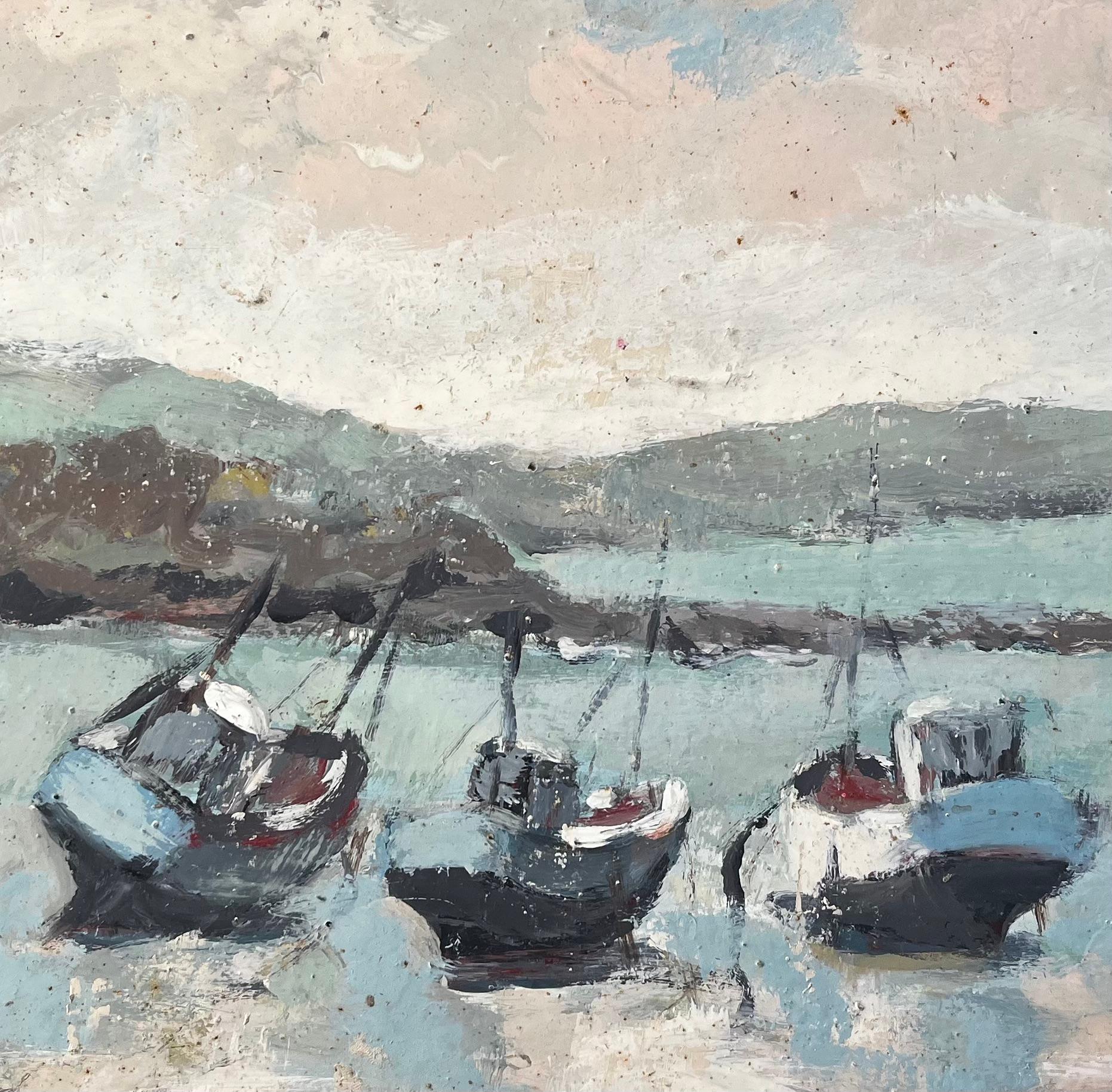 Scène côtière française avec bateaux de pêche échoués et Rollle Hill en vente 2