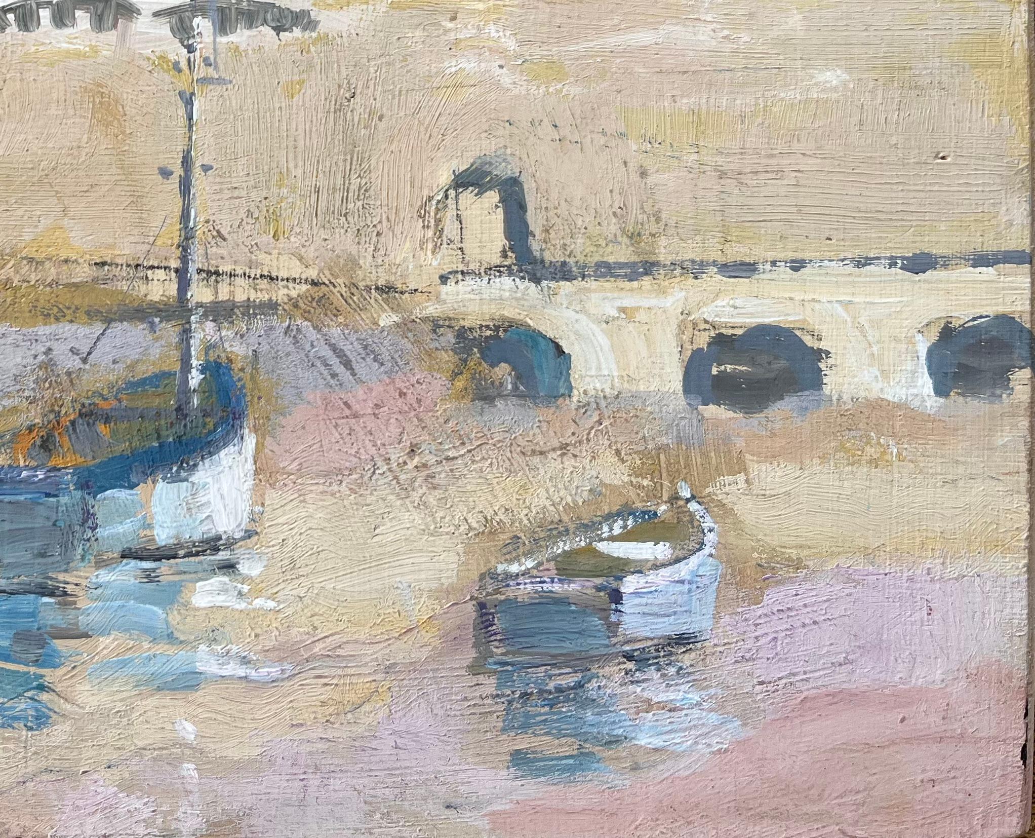 Französische Hafenszene mit Booten und Uhrenbrücke von Fanch Lel im Angebot 2