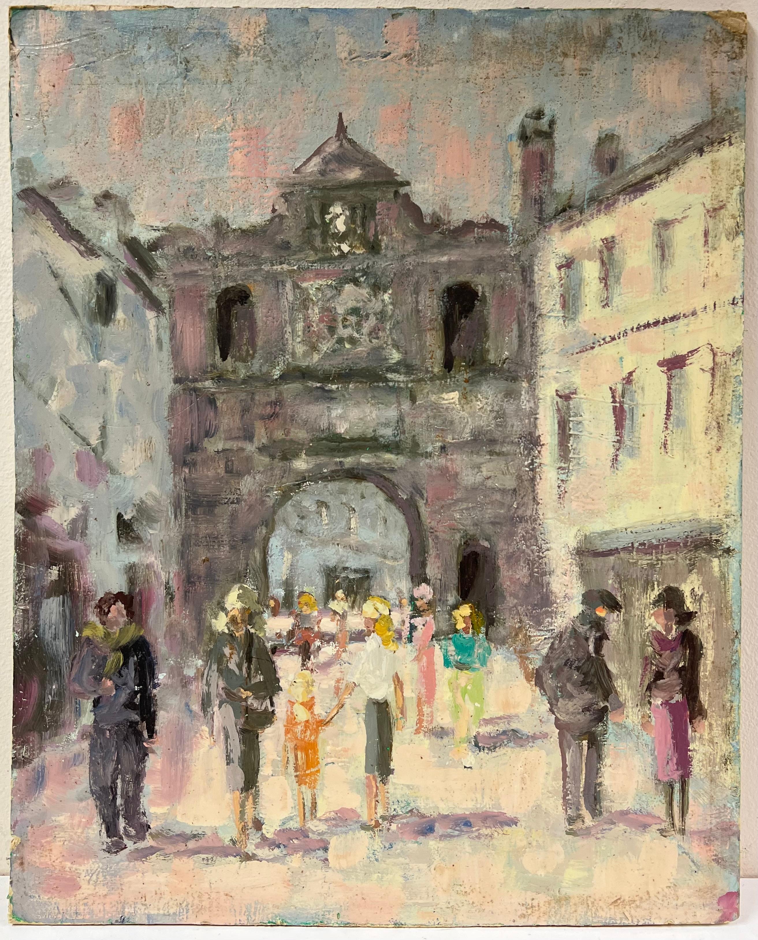 Scena impressionista francese con figure che passeggiano attraverso la porta del villaggio - Painting di Fanch Lel
