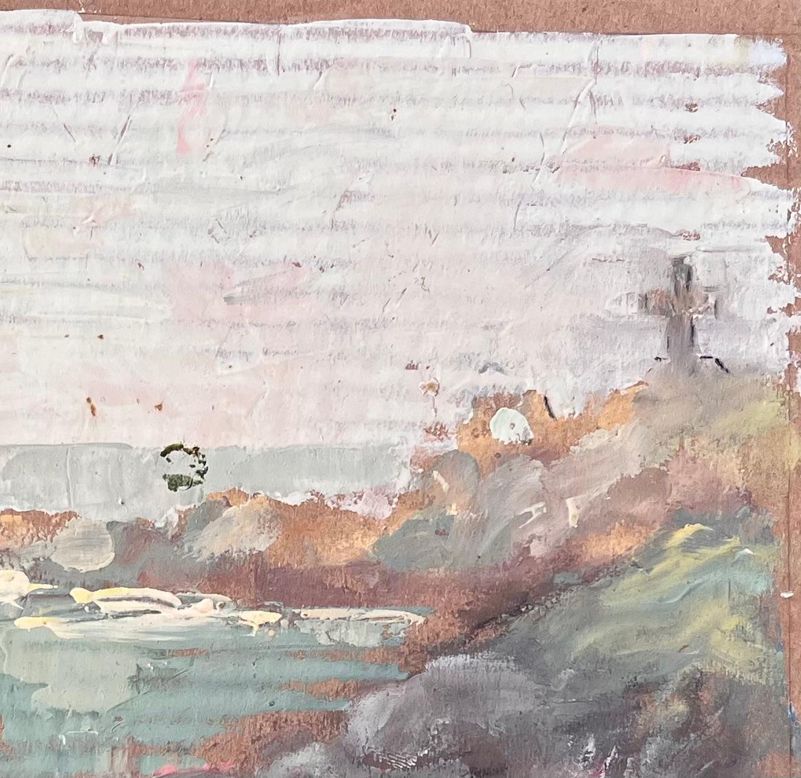 Französische impressionistische Küsten Cliff and Sailboats-Szene mit Kreuz-Denkmal, Französisch (Grau), Landscape Painting, von Fanch Lel