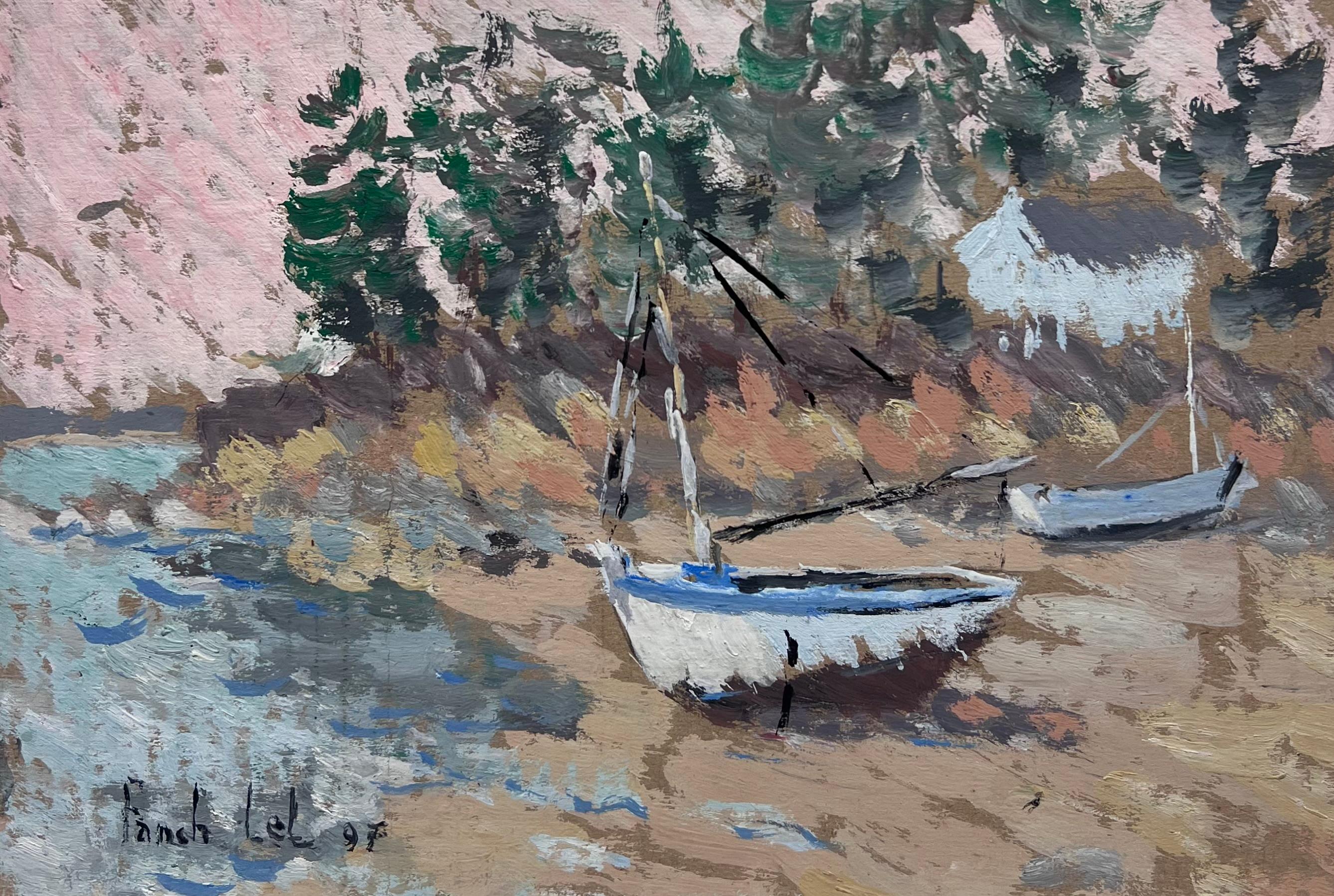 Figurative Painting di Fanch Lel - Scena costiera impressionista francese Barche a vela spiaggiate che riposano su una spiaggia sabbiosa