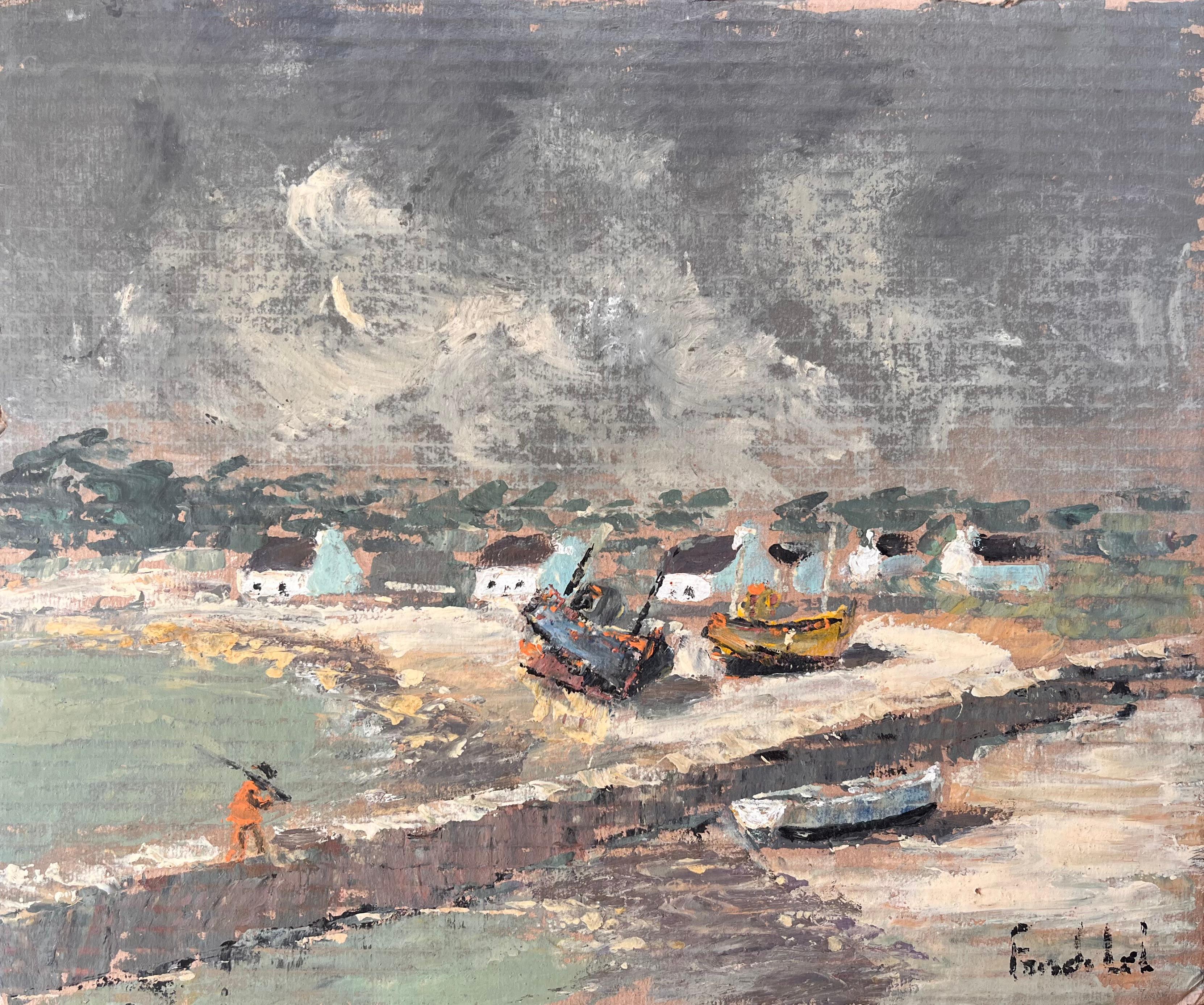 Fanch Lel Abstract Painting – Französische impressionistische Küstendorf-Szene mit Booten und stürmischem Himmel, französisch