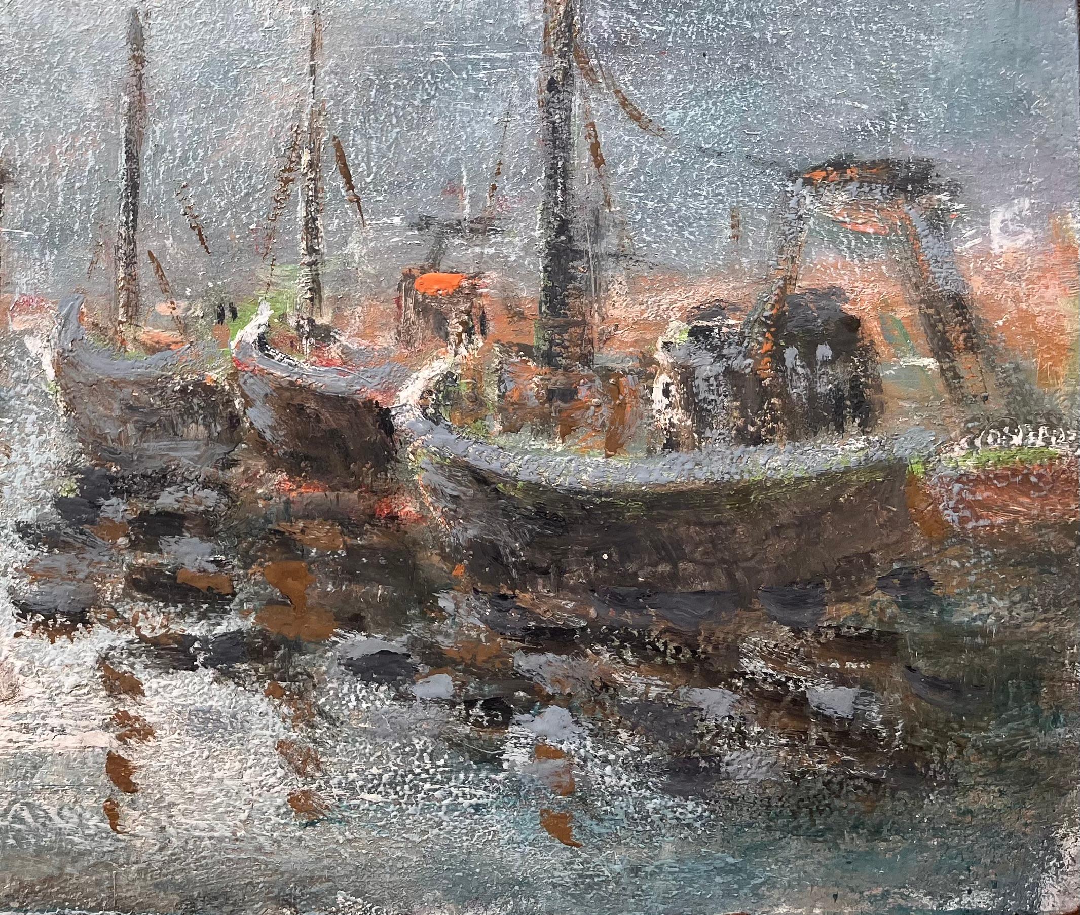 Französische impressionistische Fischerboote im Stil des Impressionismus in Misty Harbour Bateaux au Repos (Grau), Landscape Painting, von Fanch Lel