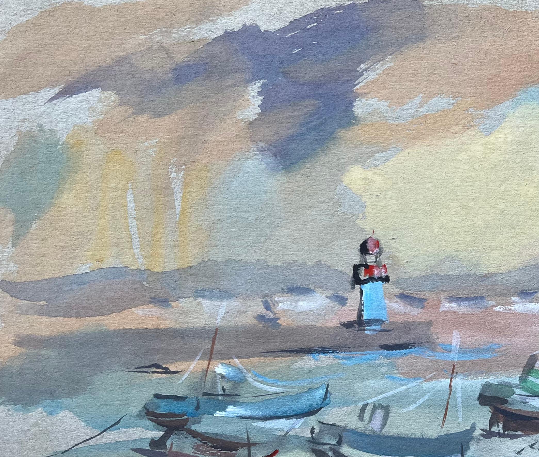 Titel: Französischer Impressionist Gouache von gestrandeten Fischerbooten und Leuchtturm
von Fanche Lel
Unterschrieben: Ja
Größe: 8,75 Zoll (Höhe) x 12,75 Zoll (Breite)
Gouache-Gemälde auf Karton, ungerahmt
Zustand: Das Gemälde ist in gutem Zustand,