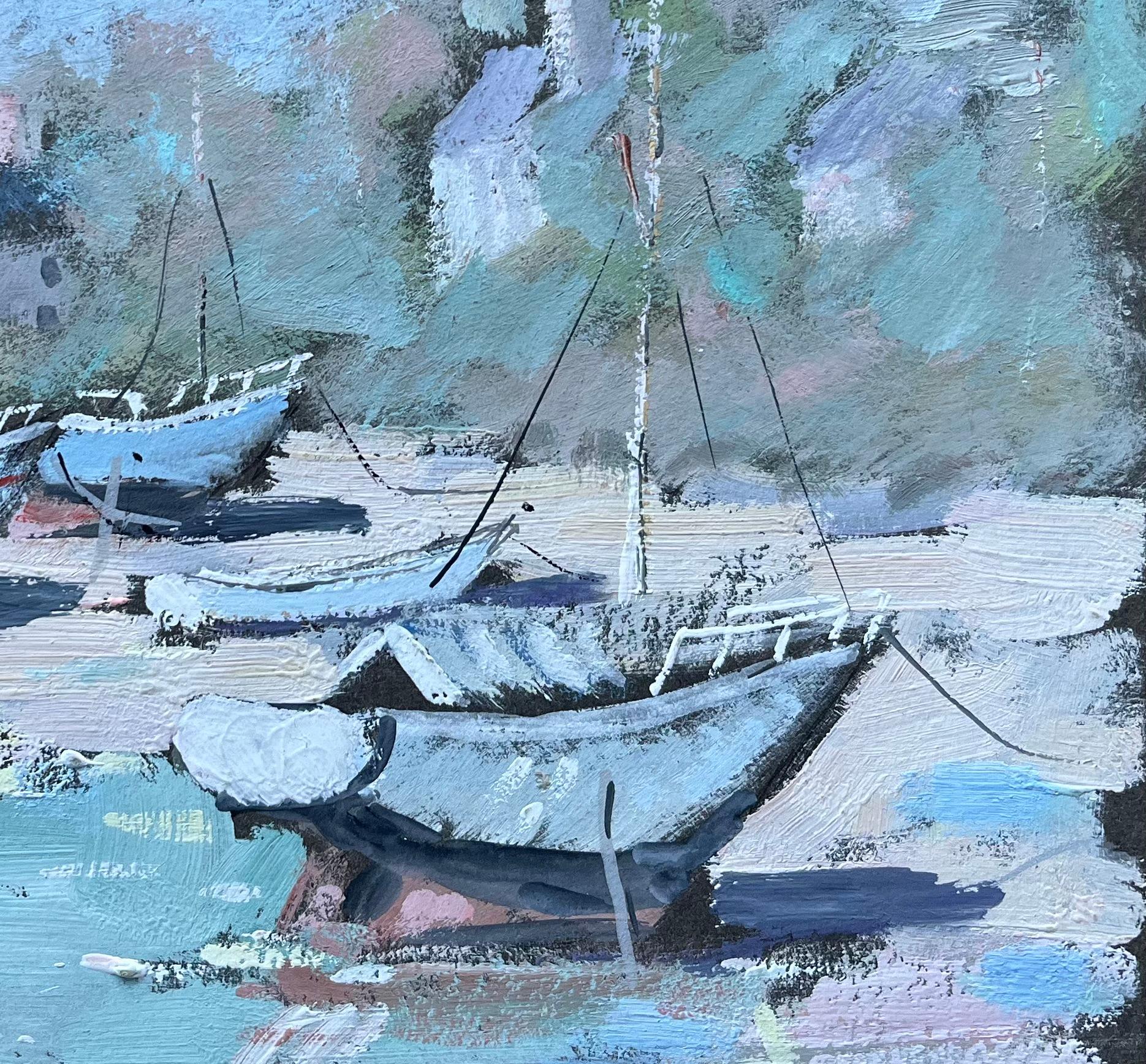 Französischer Impressionist Gemälde von gestrandeten Fischerbooten auf dunkler Karte (Blau), Landscape Painting, von Fanch Lel