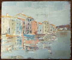 Französische impressionistische Hafenszene mit gespiegelten hohen Häusern und vertäuten Booten