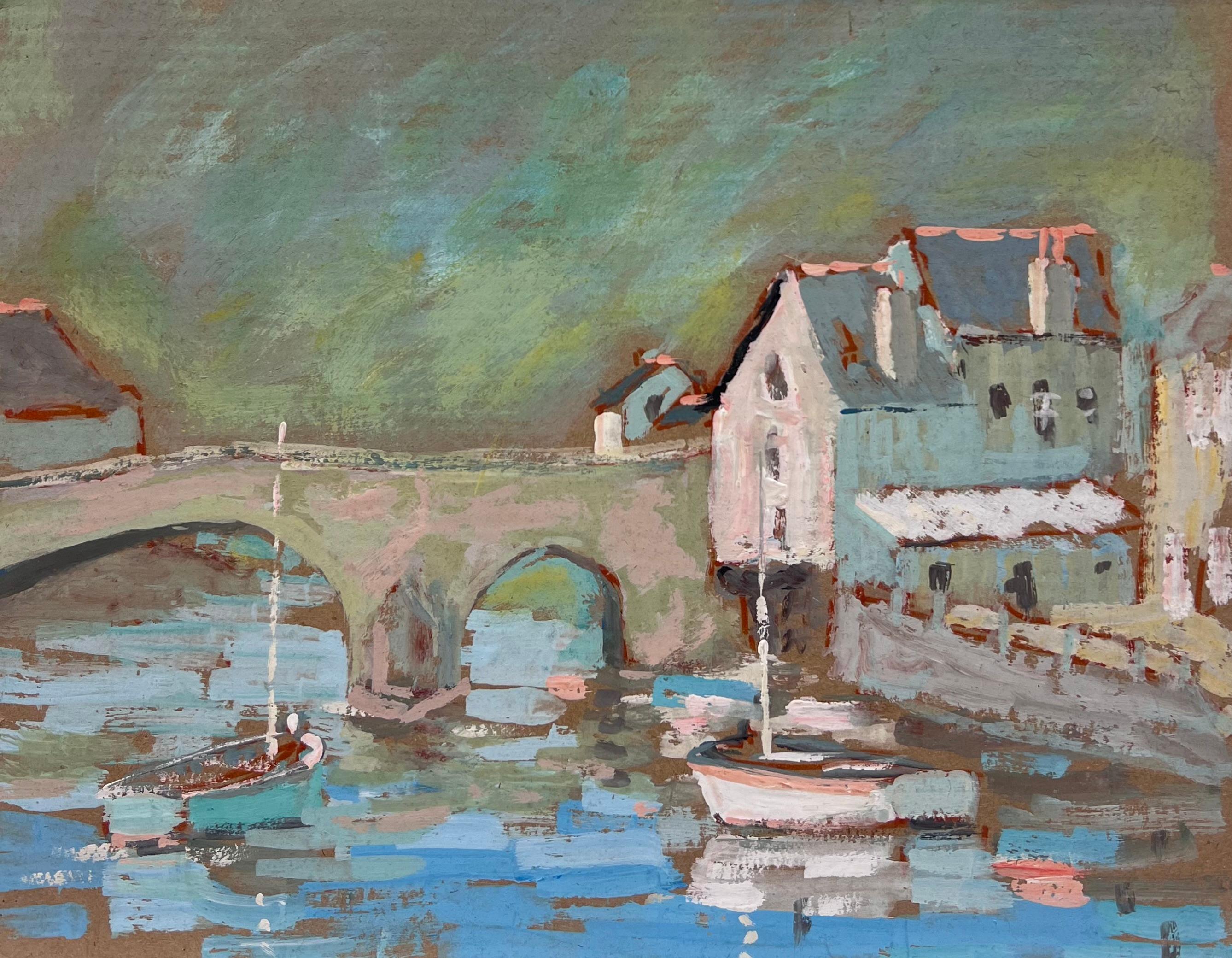 Französische impressionistische Flussside-Szene des Impressionismus mit Booten und Steinbrücke unter gedecktem Himmel