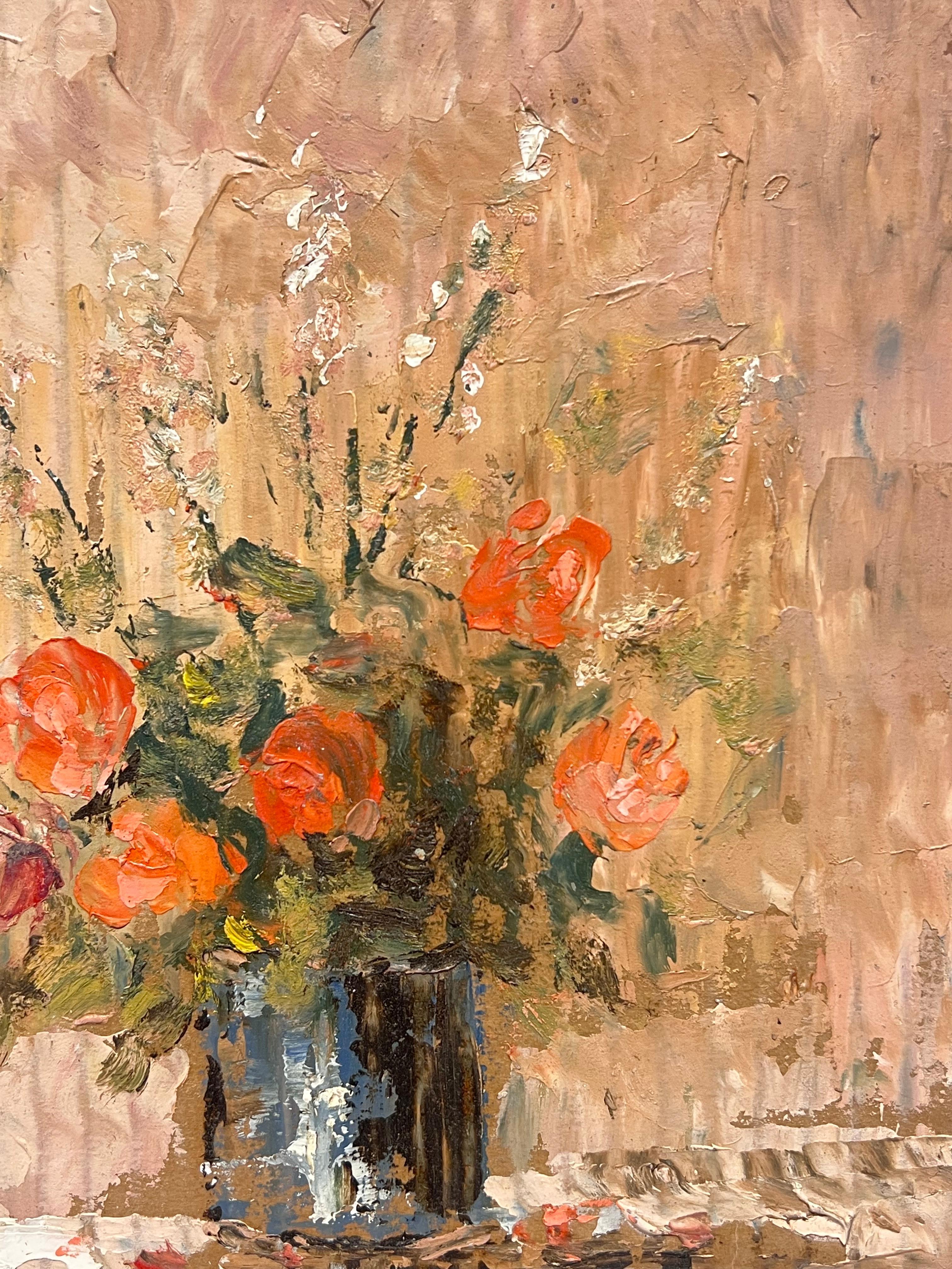 Ramo Rústico Impresionista Francés de Rosas Naranja Vibrantes en un Jarrón Azul Profundo - Still-Life Painting Marrón de Fanch Lel