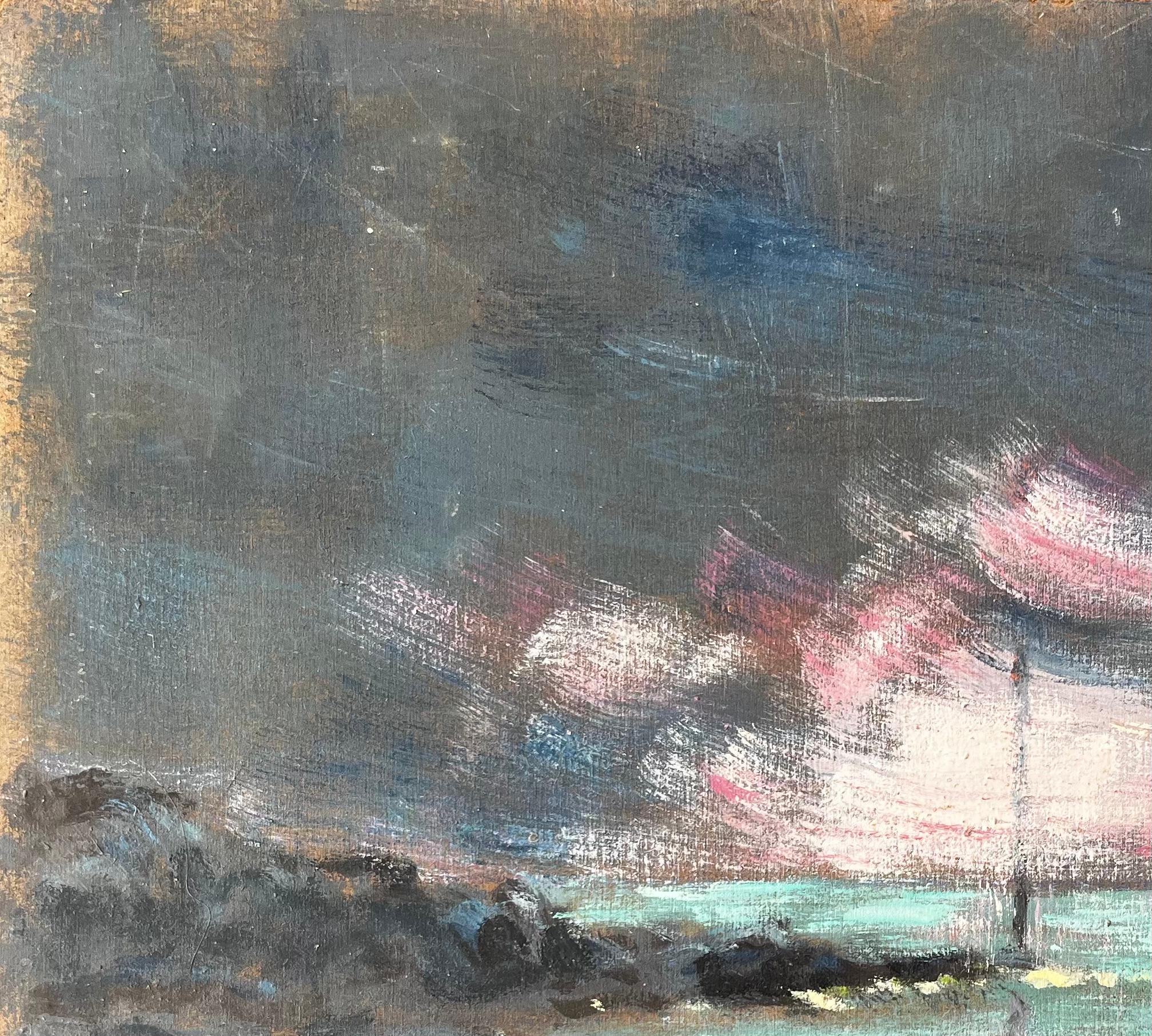 Scène côtière nocturne française avec bateau et ciel réfléchi rose en vente 1