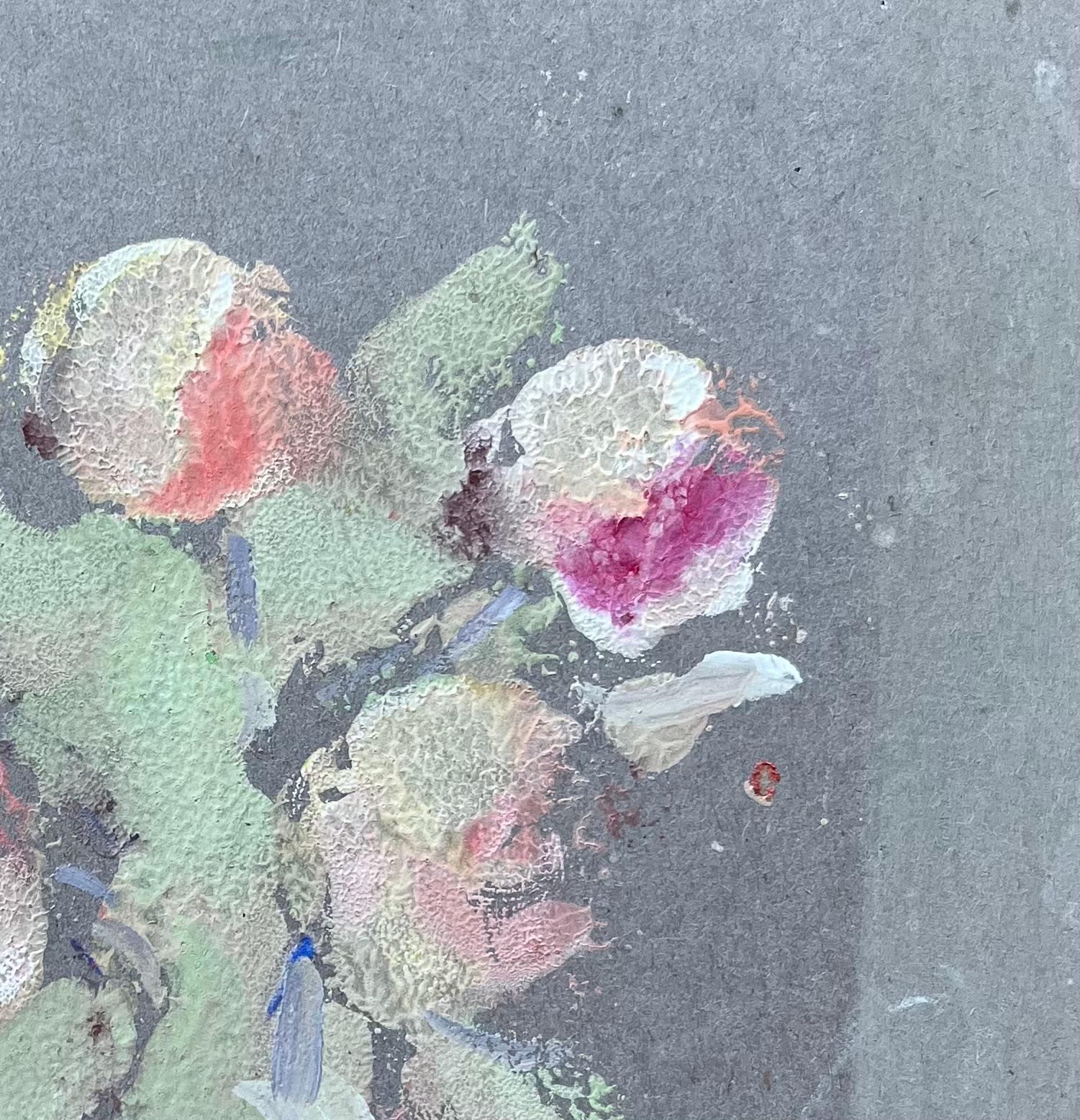 Nature morte française de fleurs dans un vase sur carte grise - Gris Landscape Painting par Fanch Lel