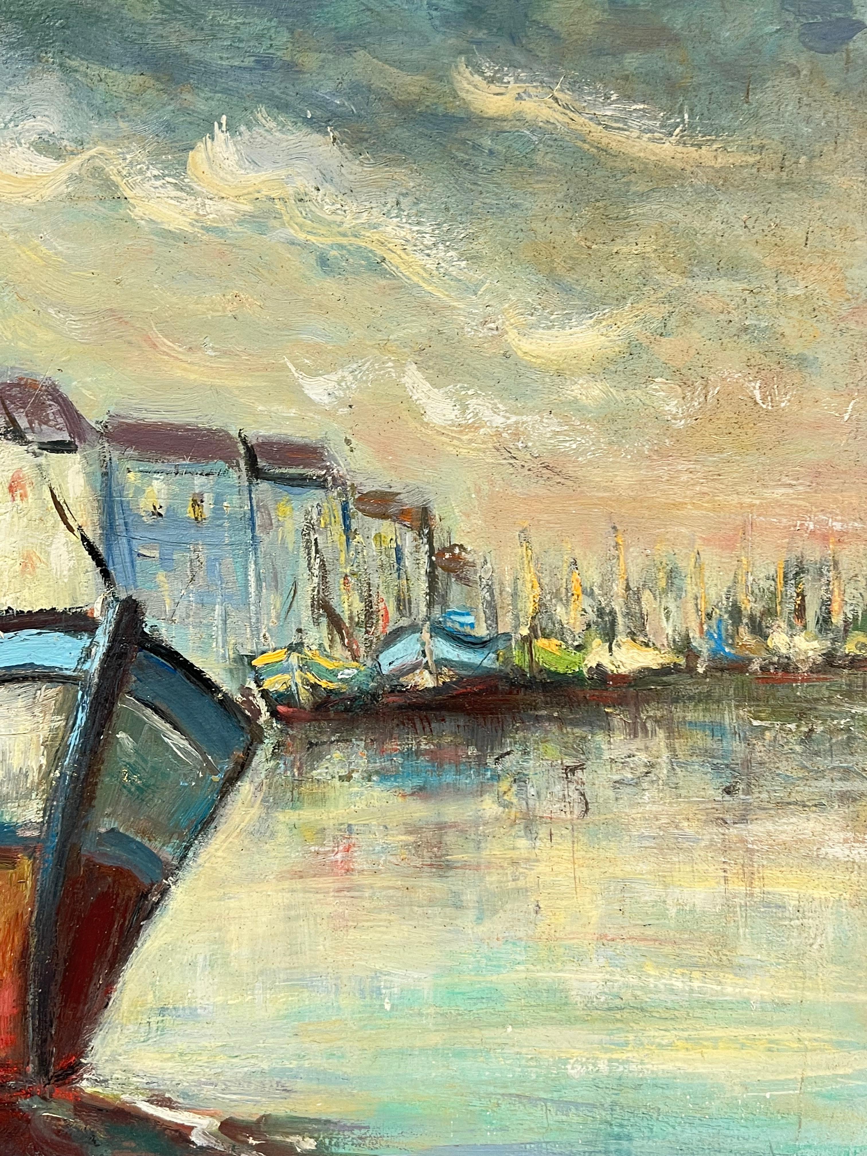 Vista del porto con barche da pesca attraccate e luminose Scena costiera umida Pittura a olio in vendita 1