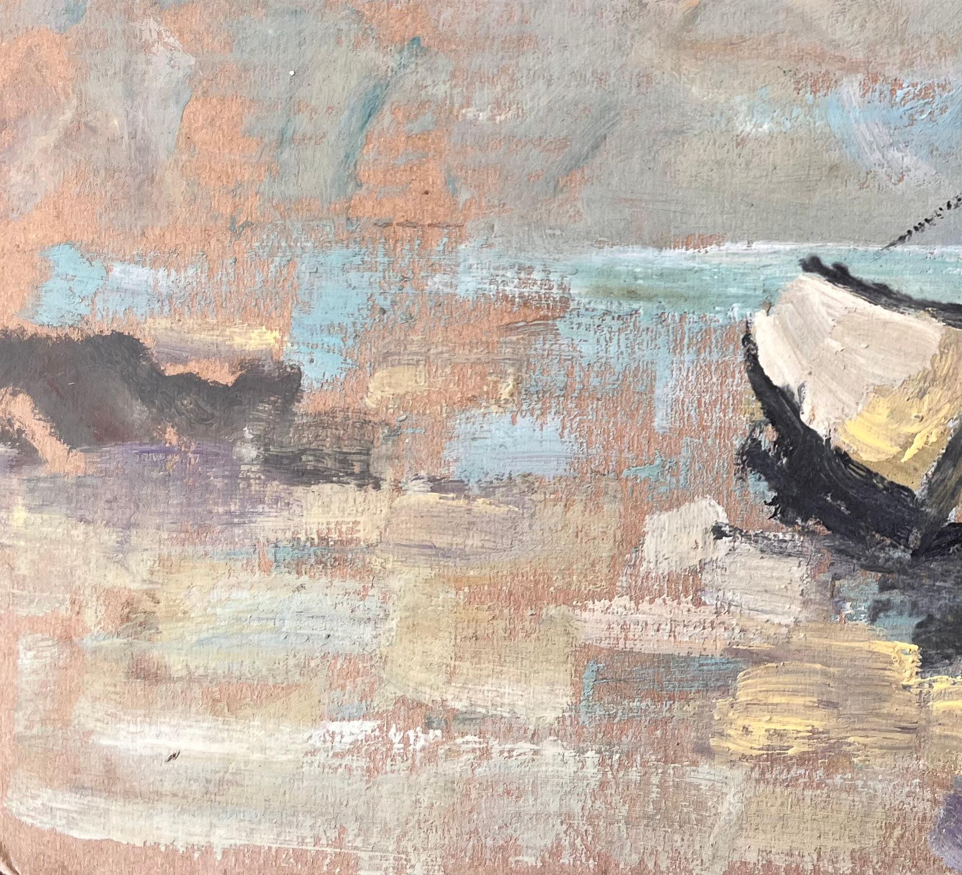 Titel: Impressionist gestrandetes Segelboot bei Ebbe am Ufer unter bewölktem Himmel
Von Fanch Lel
Größe: 10,75 x 14 Zoll (Höhe x Breite)
Ölgemälde auf Karton, ungerahmt
Zustand: Das Gemälde ist in gutem Zustand mit ausdrucksstarker Textur; leichte