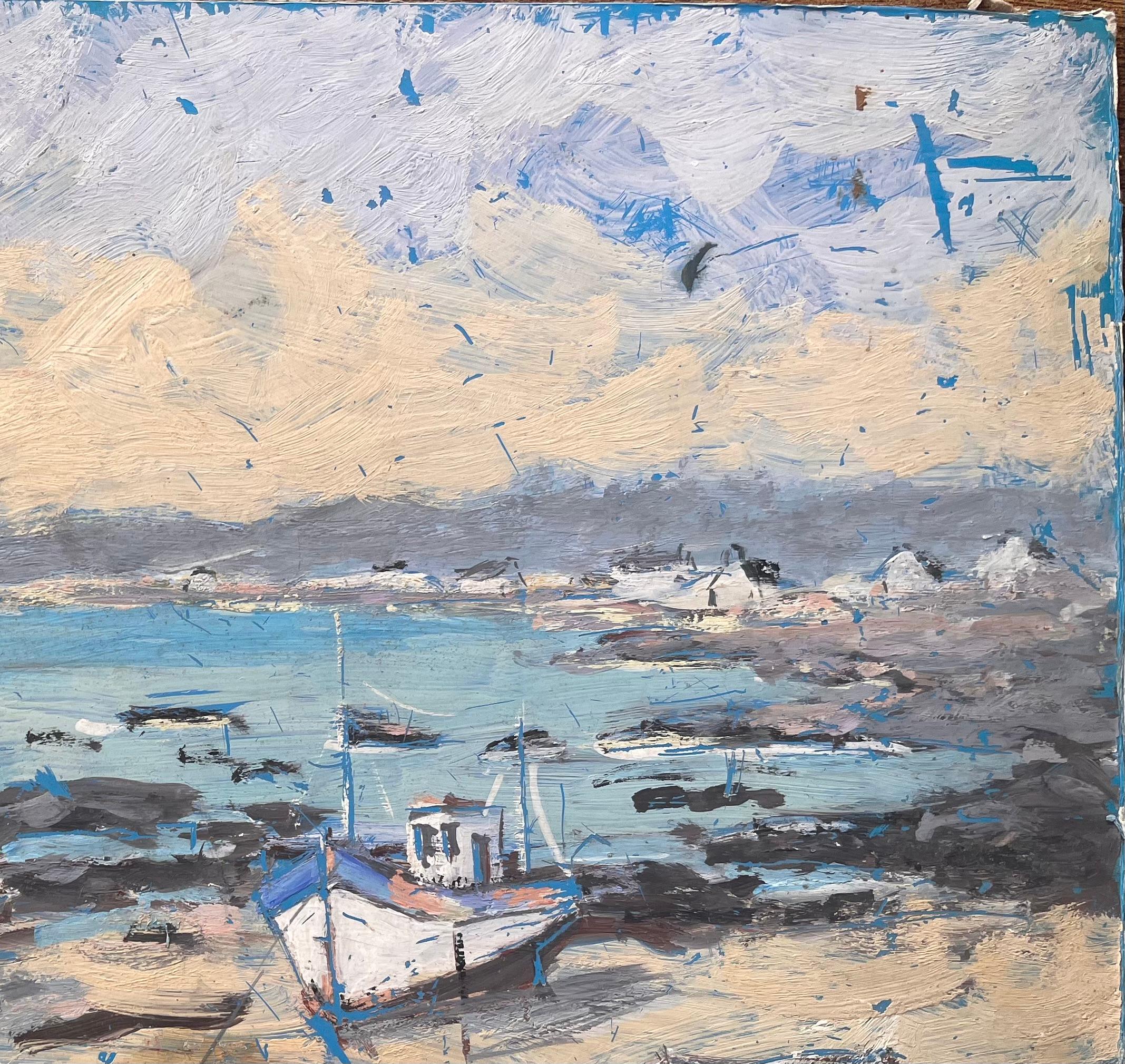 Scène côtière impressionniste représentant des bateaux de pêche à basse température avec vue sur le pont - Gris Landscape Painting par Fanch Lel