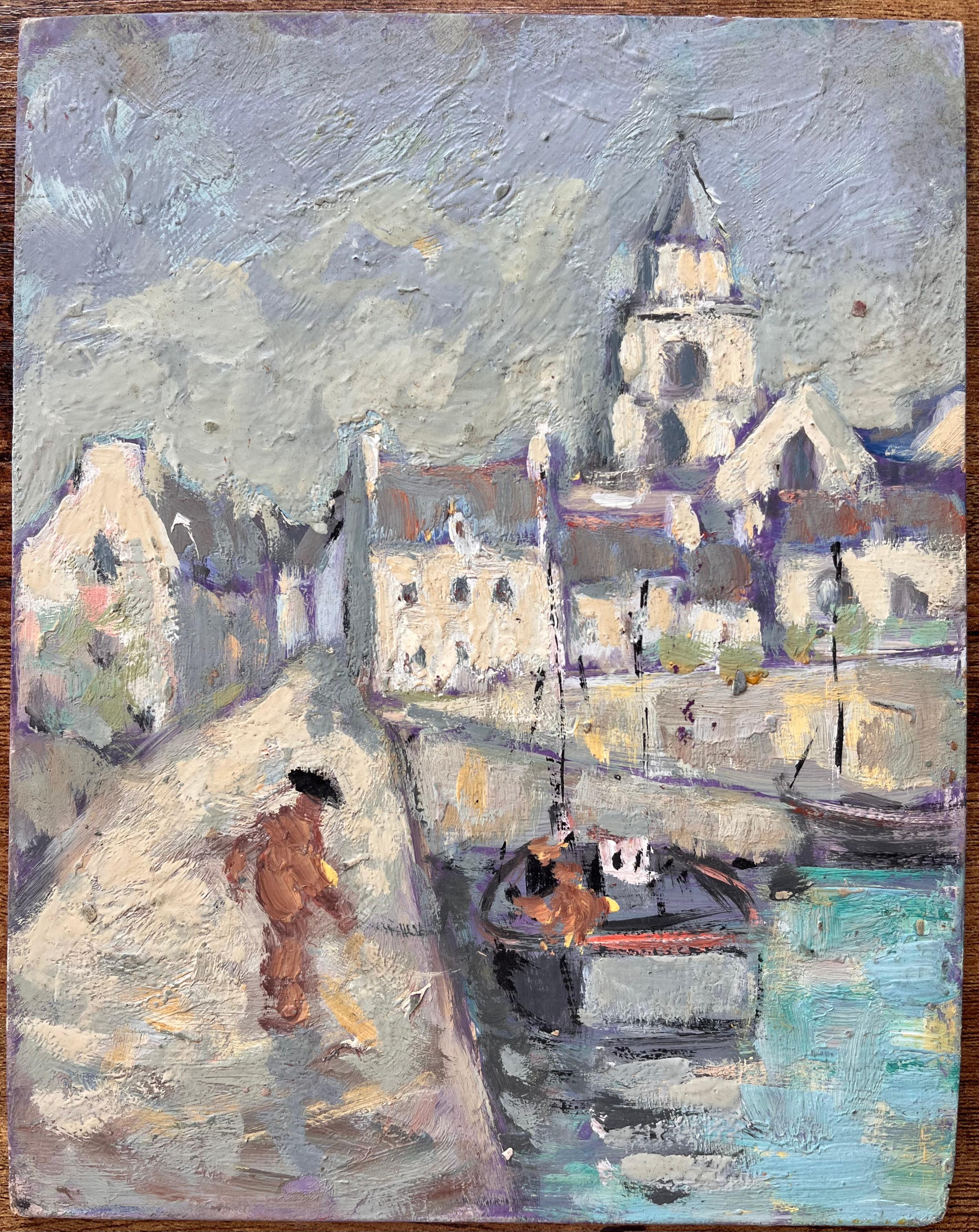 Impressionistische Küstenstadtszene mit Kirche und Fischerboot in Nordfrankreich – Painting von Fanch Lel