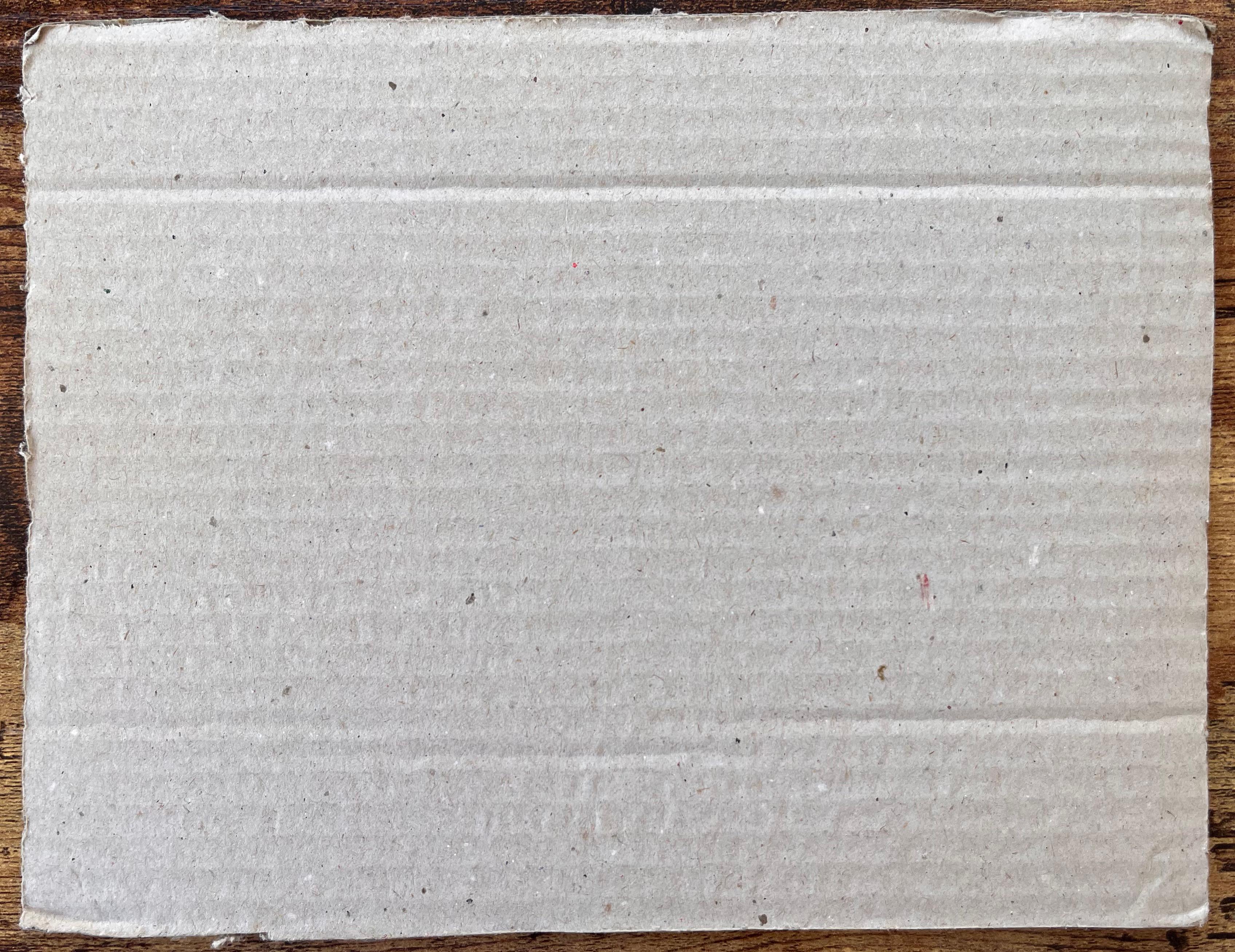 Impressionistisches Küstendorf mit Booten und Turm in gedeckter pastellfarbener Palette im Angebot 3