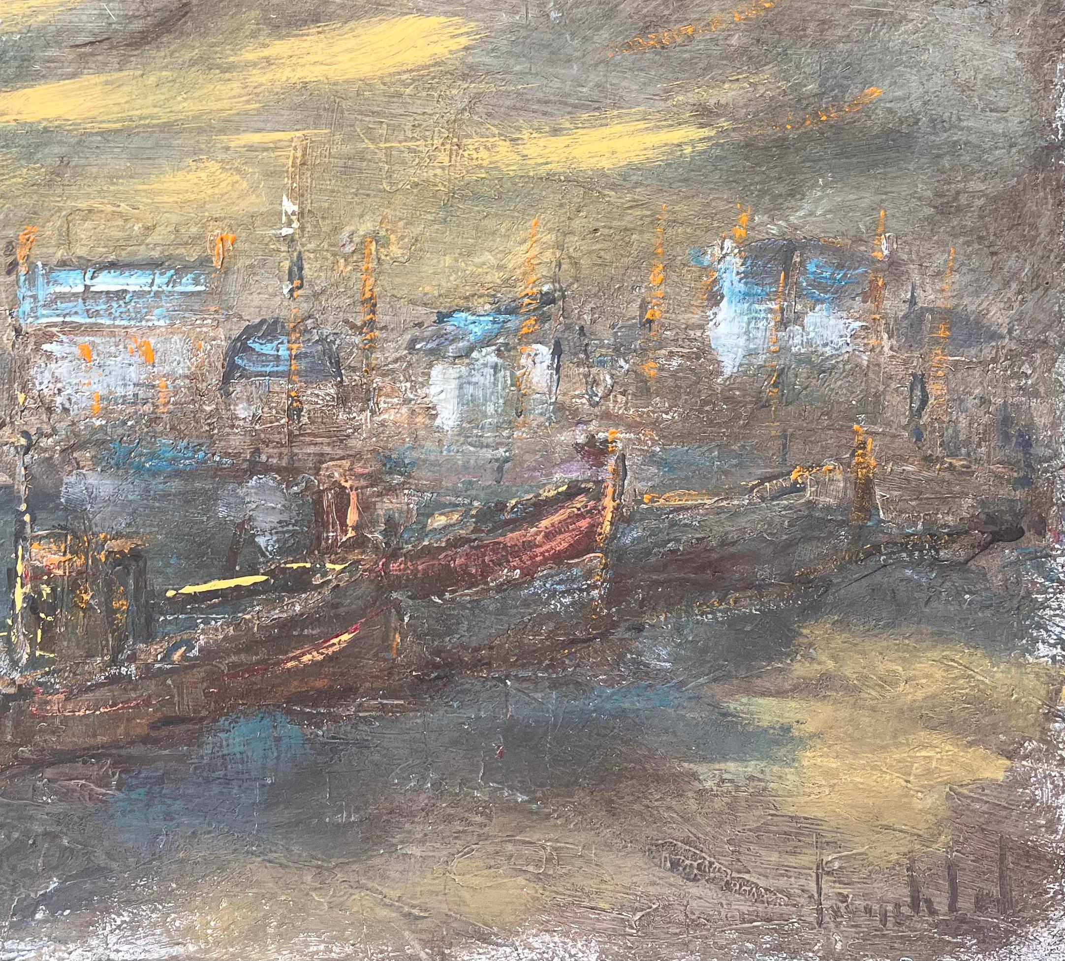Titel: Impressionist French Nocturne Hafenszene Ölgemälde mit Booten und Lichtern
Von Fanch Lel
Unterschrieben: Ja
Größe: 15 x 18 Zoll (Höhe x Breite)
Ölgemälde auf Karton, ungerahmt
Zustand: Das Gemälde ist in gutem Zustand mit leichten