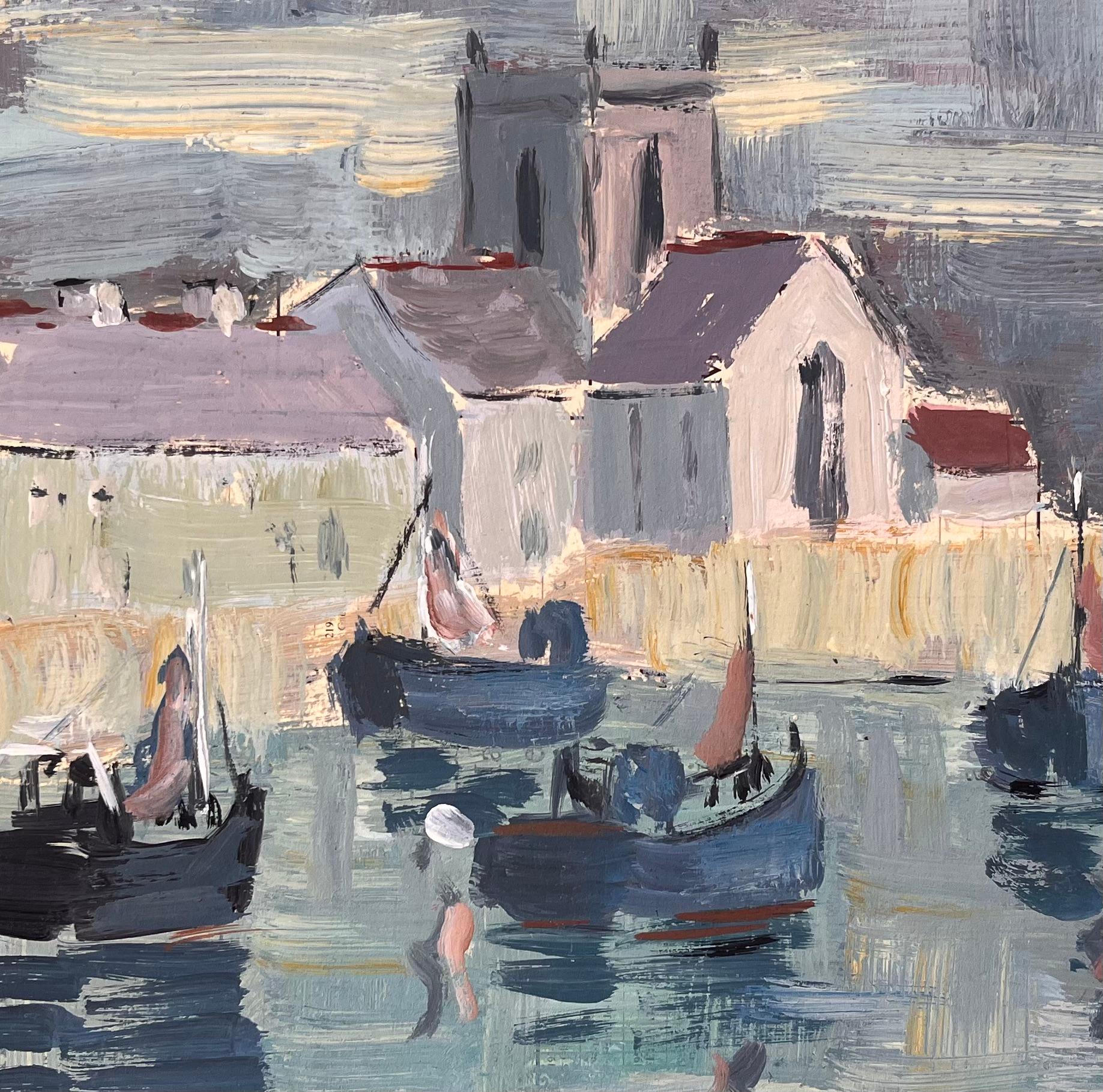Impressionistische Hafenszene mit Fischerbooten und Kirche unter wolkenfrohem Himmel im Angebot 2
