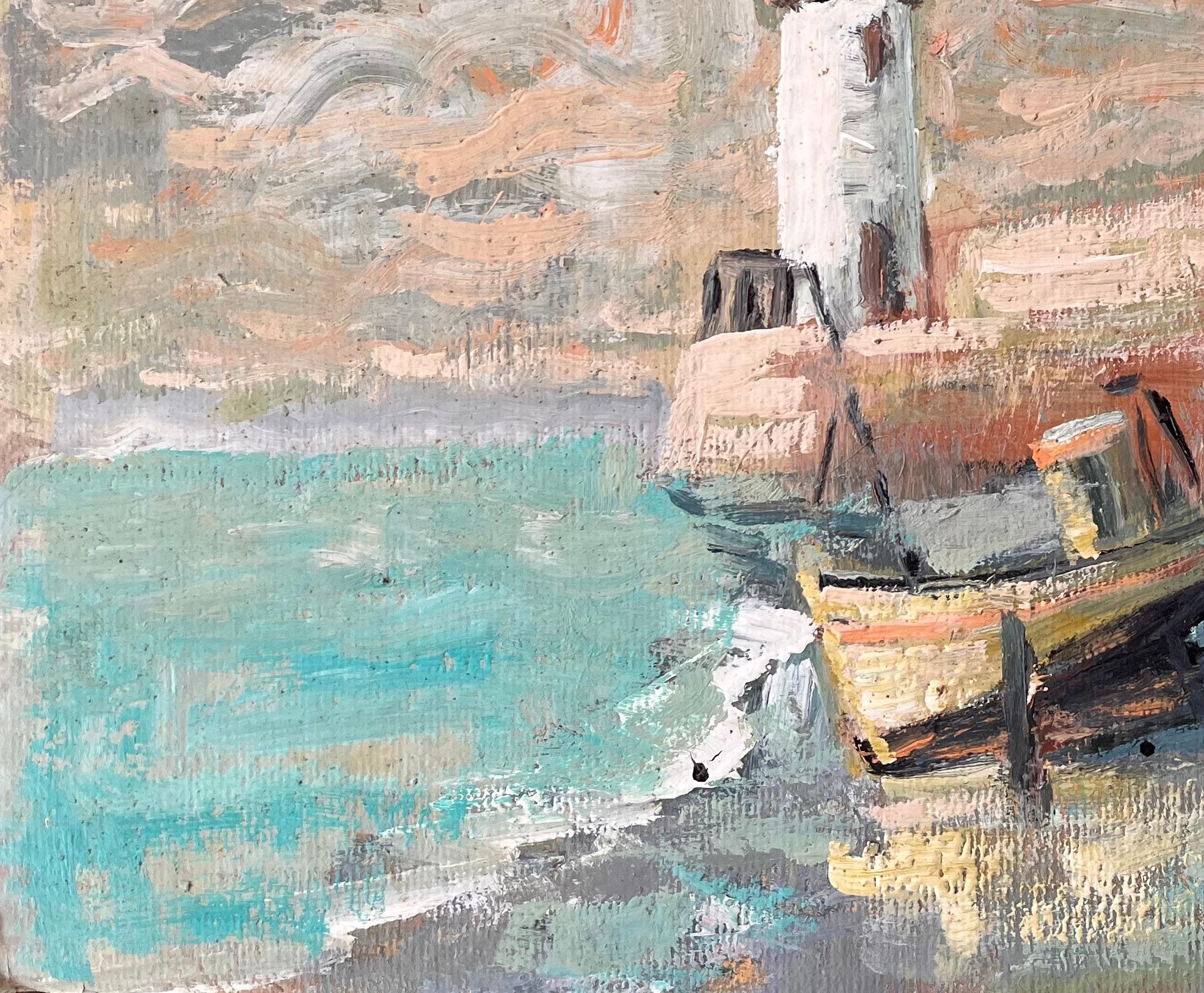 Impressionistische Leuchtturm-Szene mit Strand-Fischbooten und dramatischem Himmel (Grau), Landscape Painting, von Fanch Lel