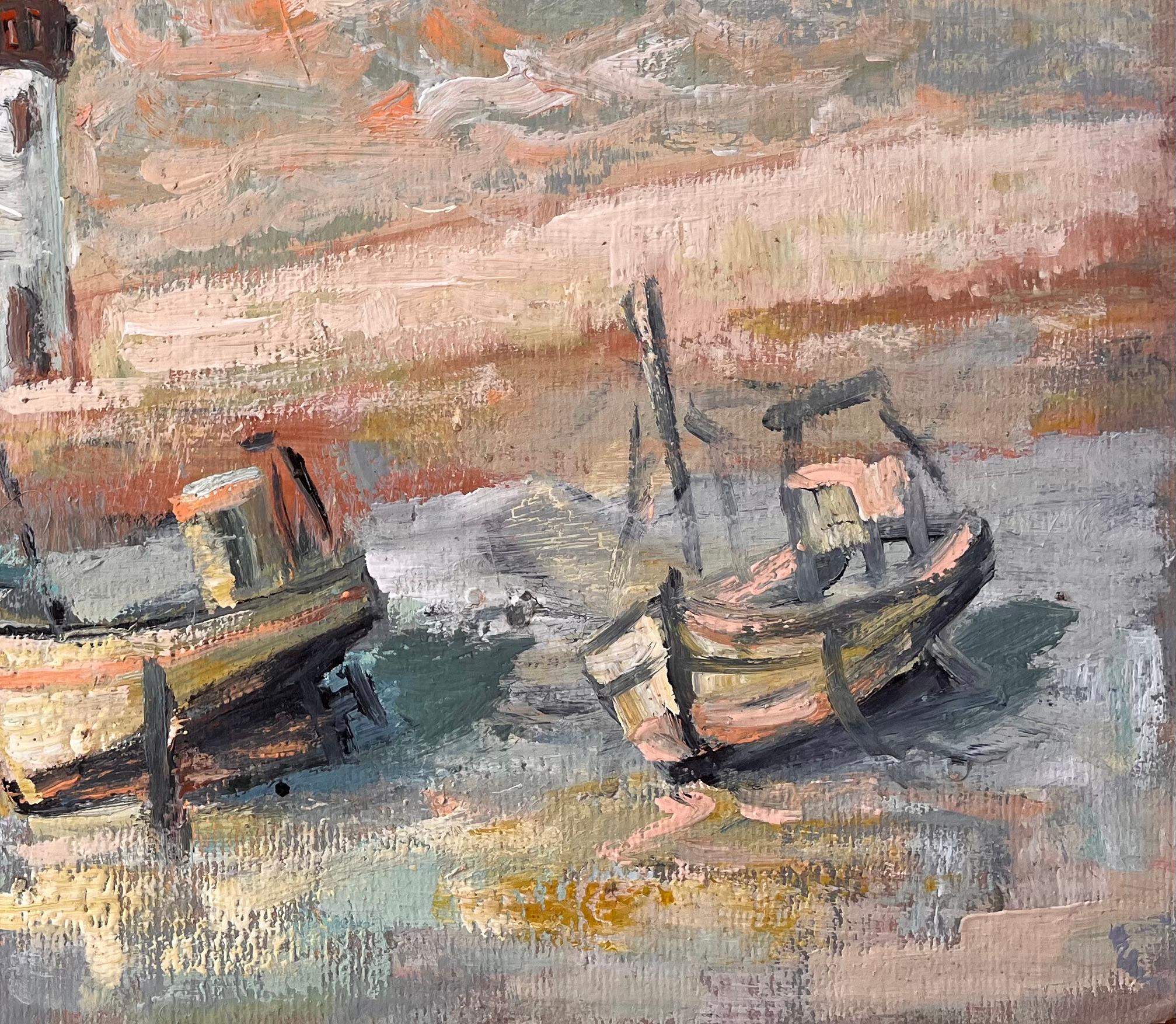 Titel: Impressionistische Leuchtturm-Szene mit gestrandeten Fischerbooten und dramatischem Himmel
Von Fanch Les
Größe: 15 x 18,25 Zoll (Höhe x Breite)
Ölgemälde auf Karton, ungerahmt
Zustand: Das Gemälde ist in gutem Zustand mit ausdrucksstarker