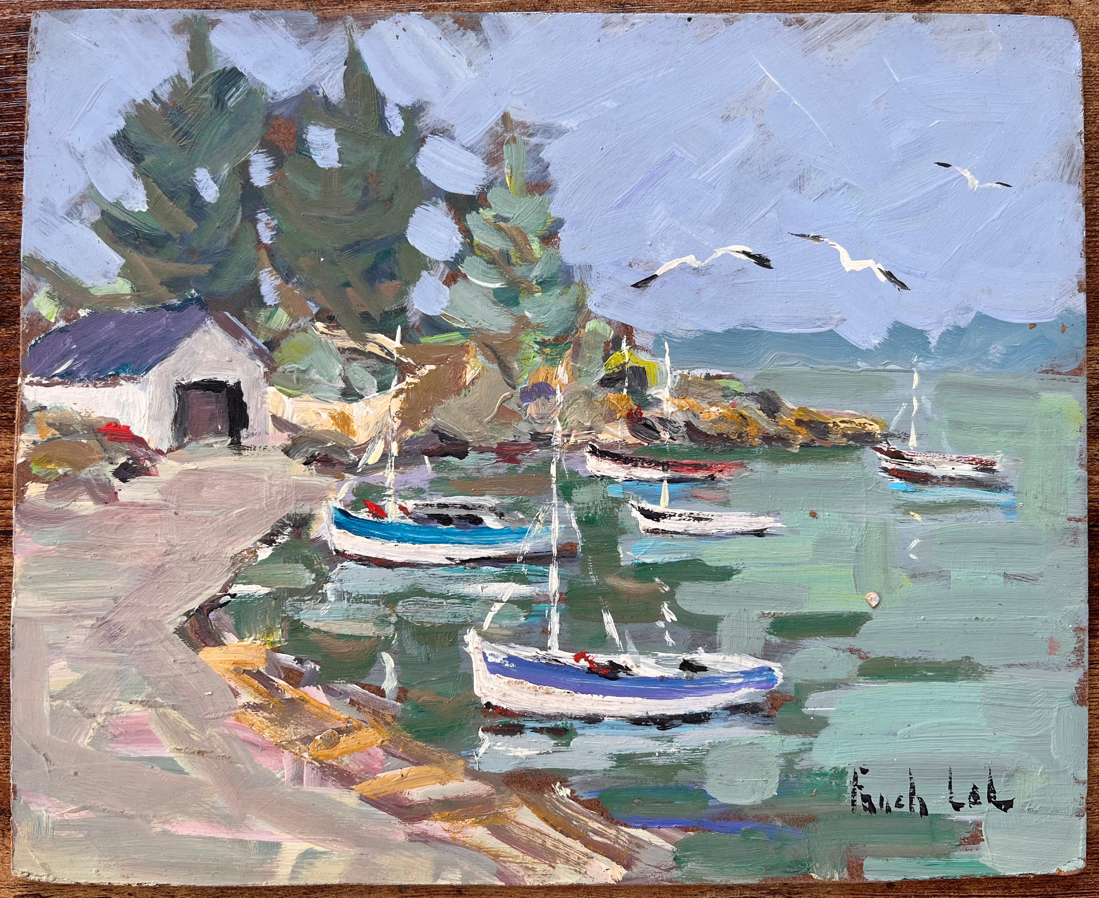Impressionistische friedliche Hafenszene mit Fischerbooten und Kiefern in der Bretagne – Painting von Fanch Lel