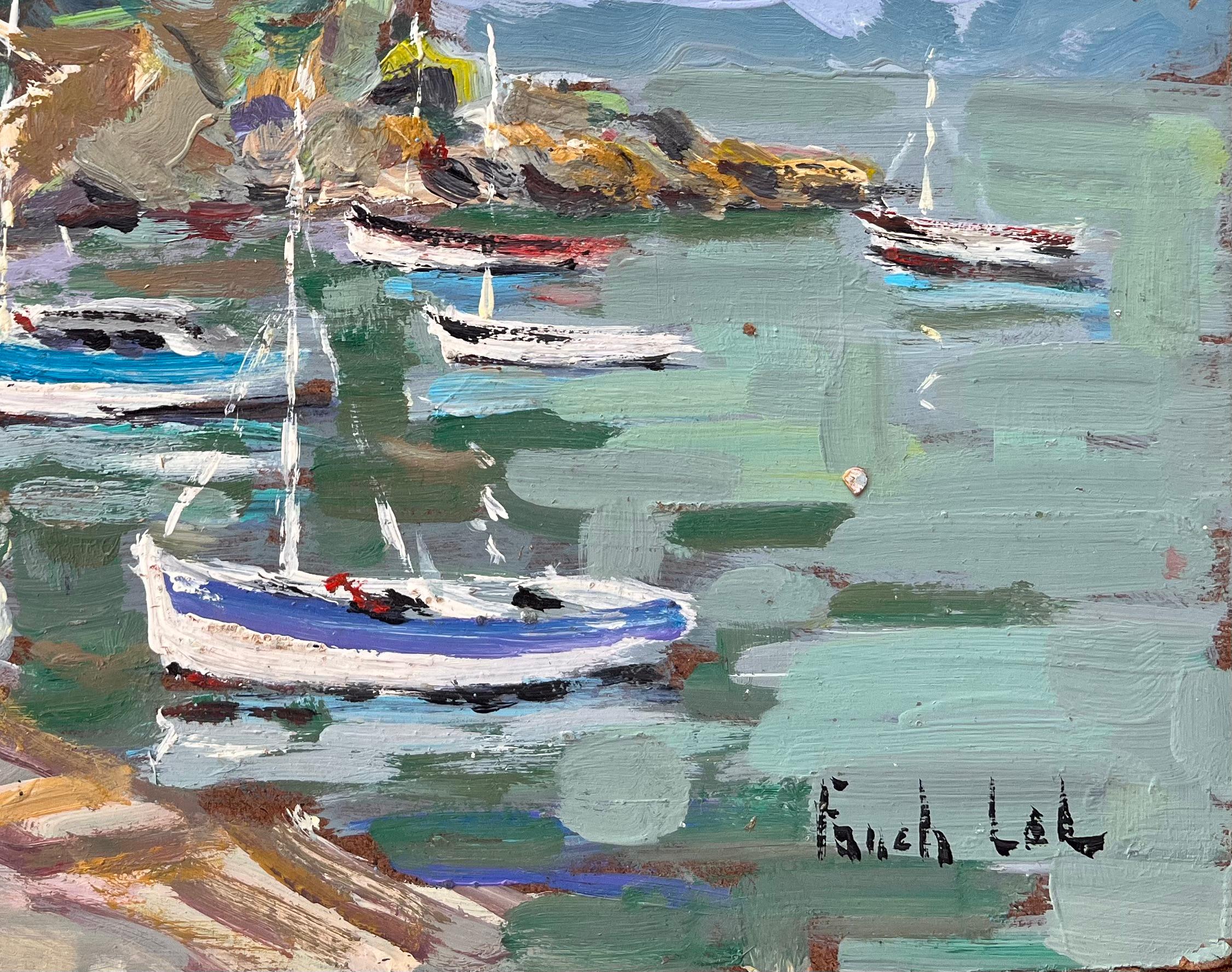 Titel: Impressionistische friedliche Hafenszene mit Fischerbooten und Kiefern in der Bretagne
von Fanch Lel
Unterschrieben: Ja
Größe: 8,75 Zoll (Höhe) x 10,75 Zoll (Breite)
Medium: Öl auf Karton, ungerahmt
Zustand: Das Gemälde ist in gutem Zustand