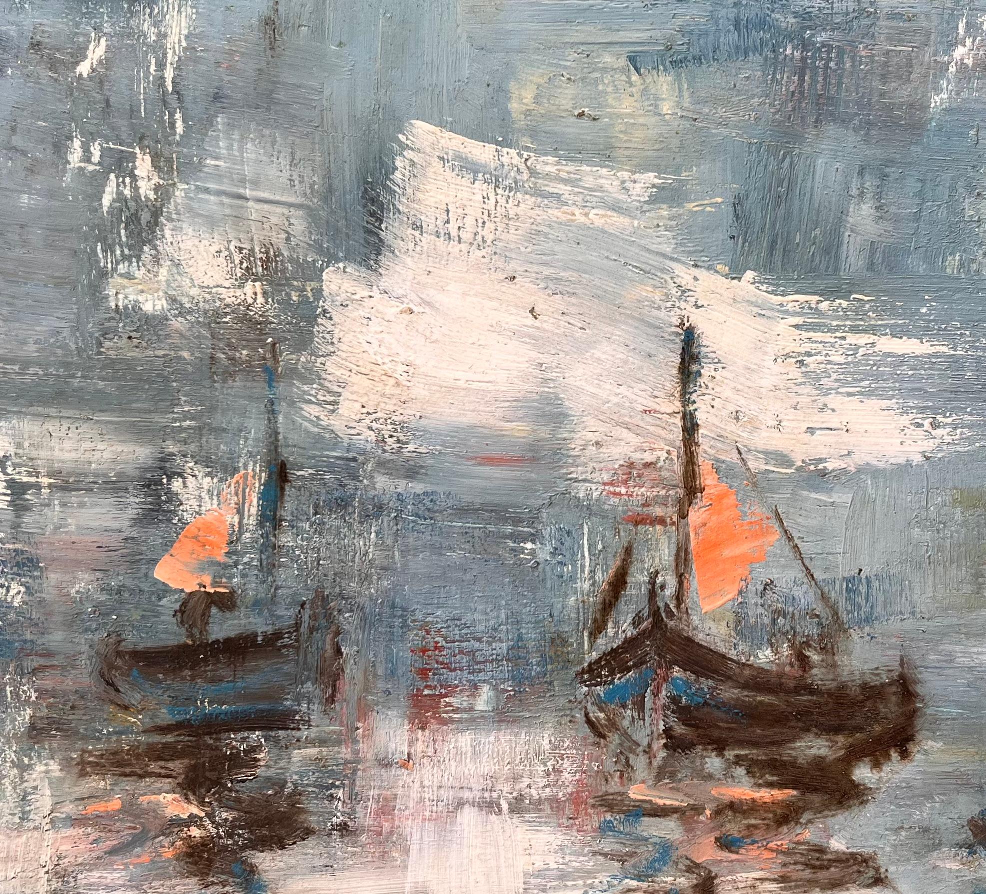 Titel: Impressionistisches Gemälde einer Meereslandschaft mit Fischerbooten mit Segeln und orangefarbenen Segeln
Von Fanch Lel
Unterschrieben: Ja
Größe: 15 x 18 Zoll (Höhe x Breite)
Ölgemälde auf Karton, ungerahmt
Zustand: Das Gemälde ist in gutem